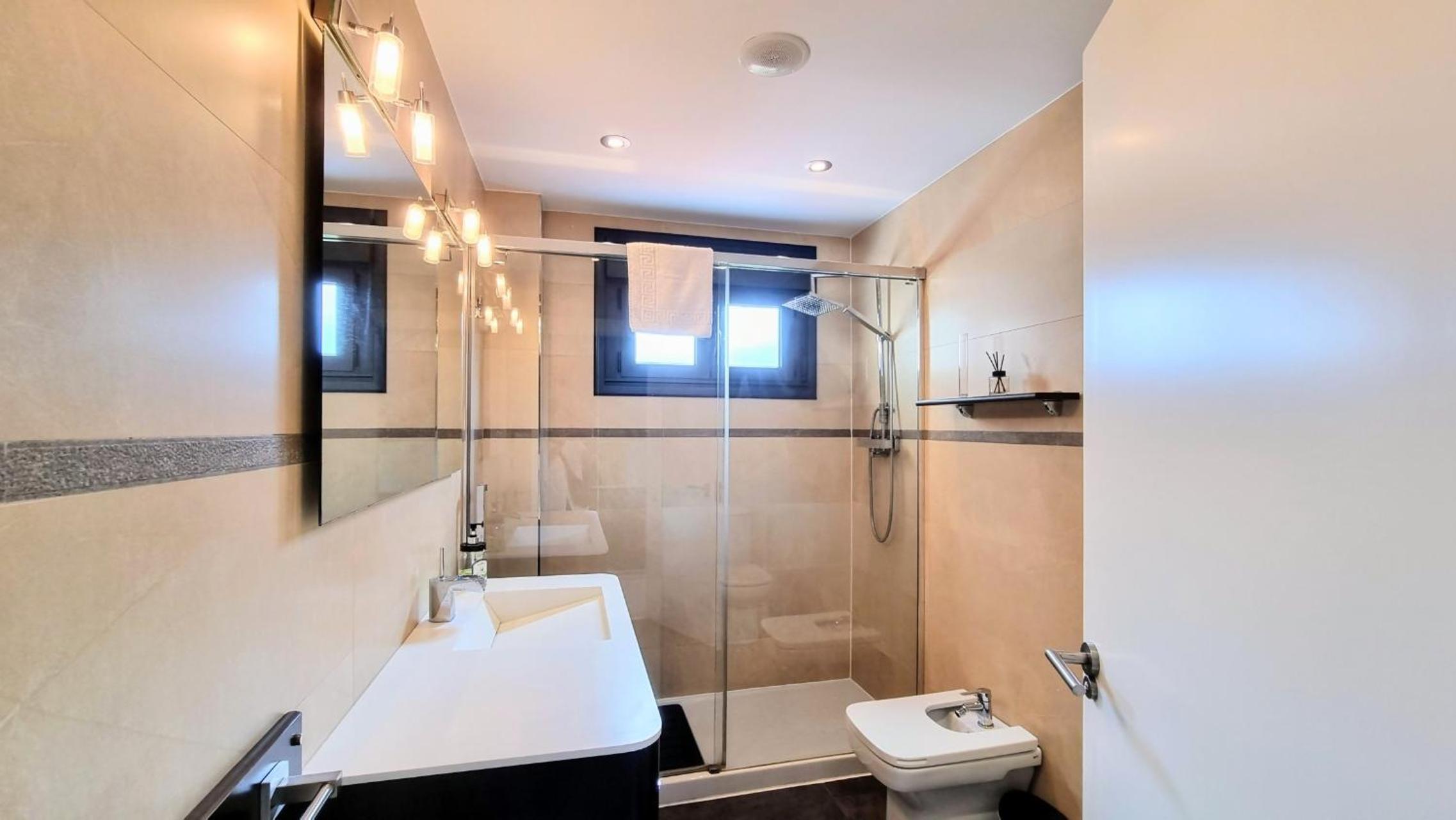 Villa Llanes Piscina Interior y Exterior – Talima