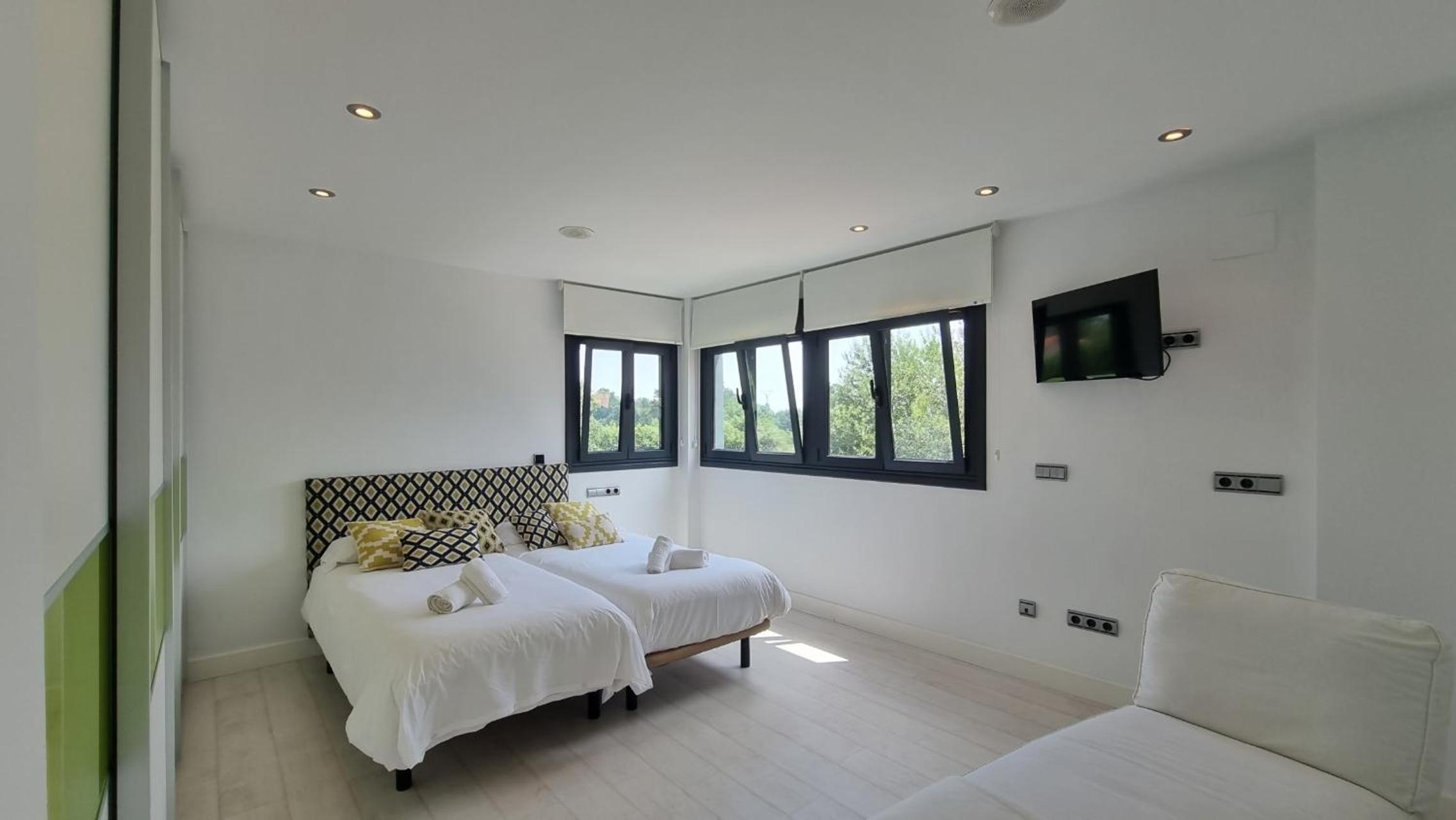 Villa Llanes Piscina Interior y Exterior – Talima