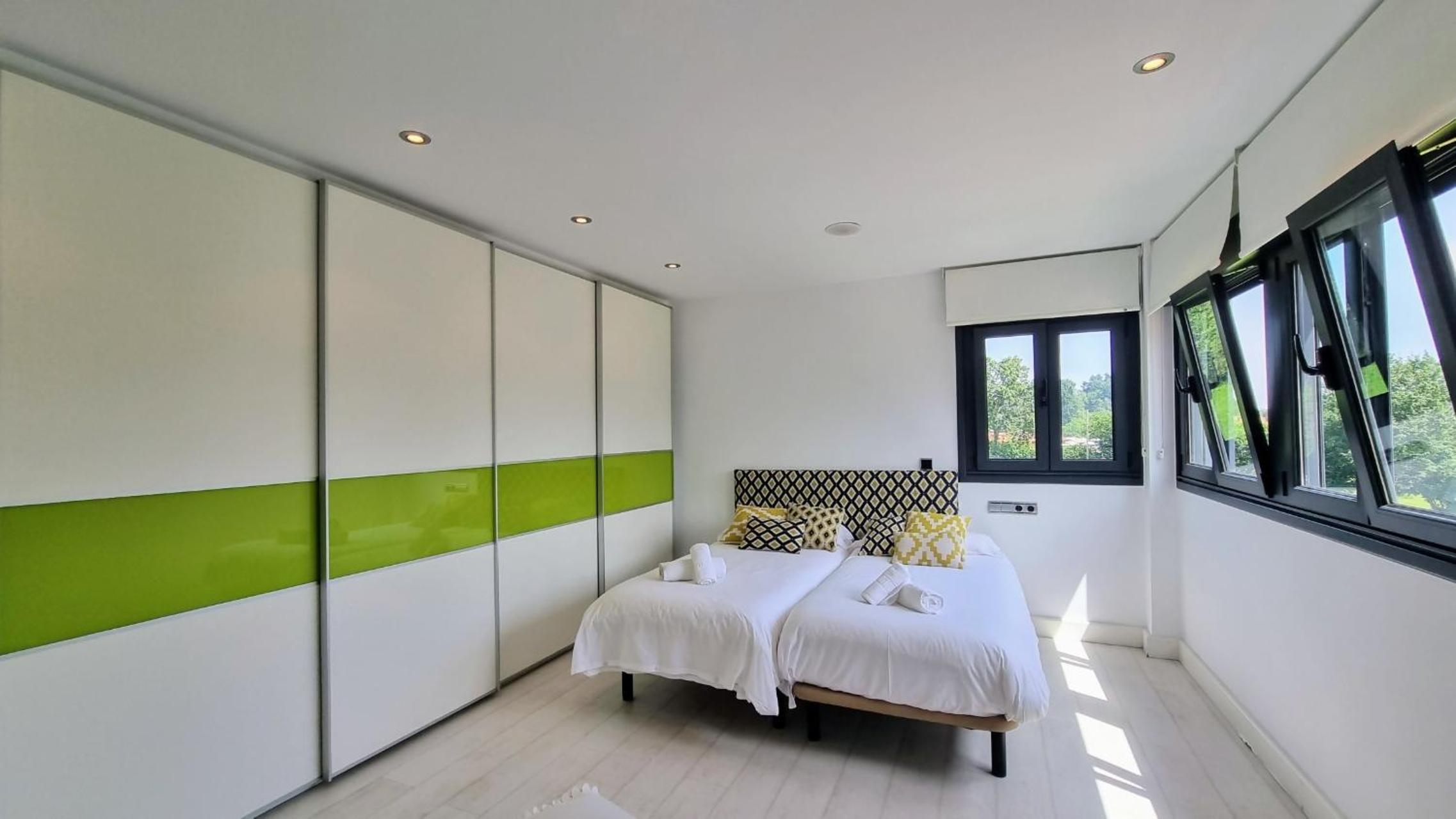 Villa Llanes Piscina Interior y Exterior – Talima