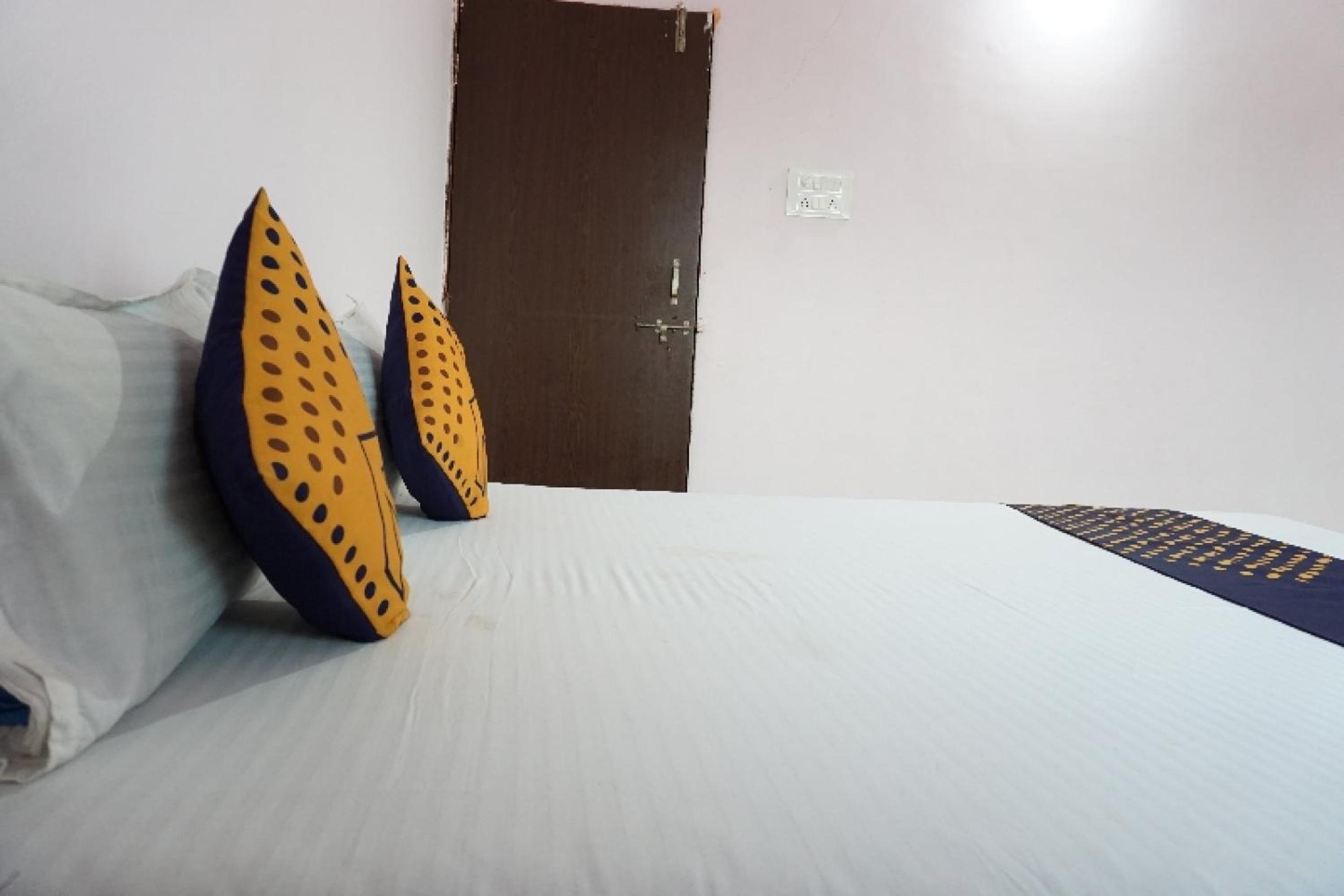 SPOT ON Hotel Aryan Lodging And Boarding