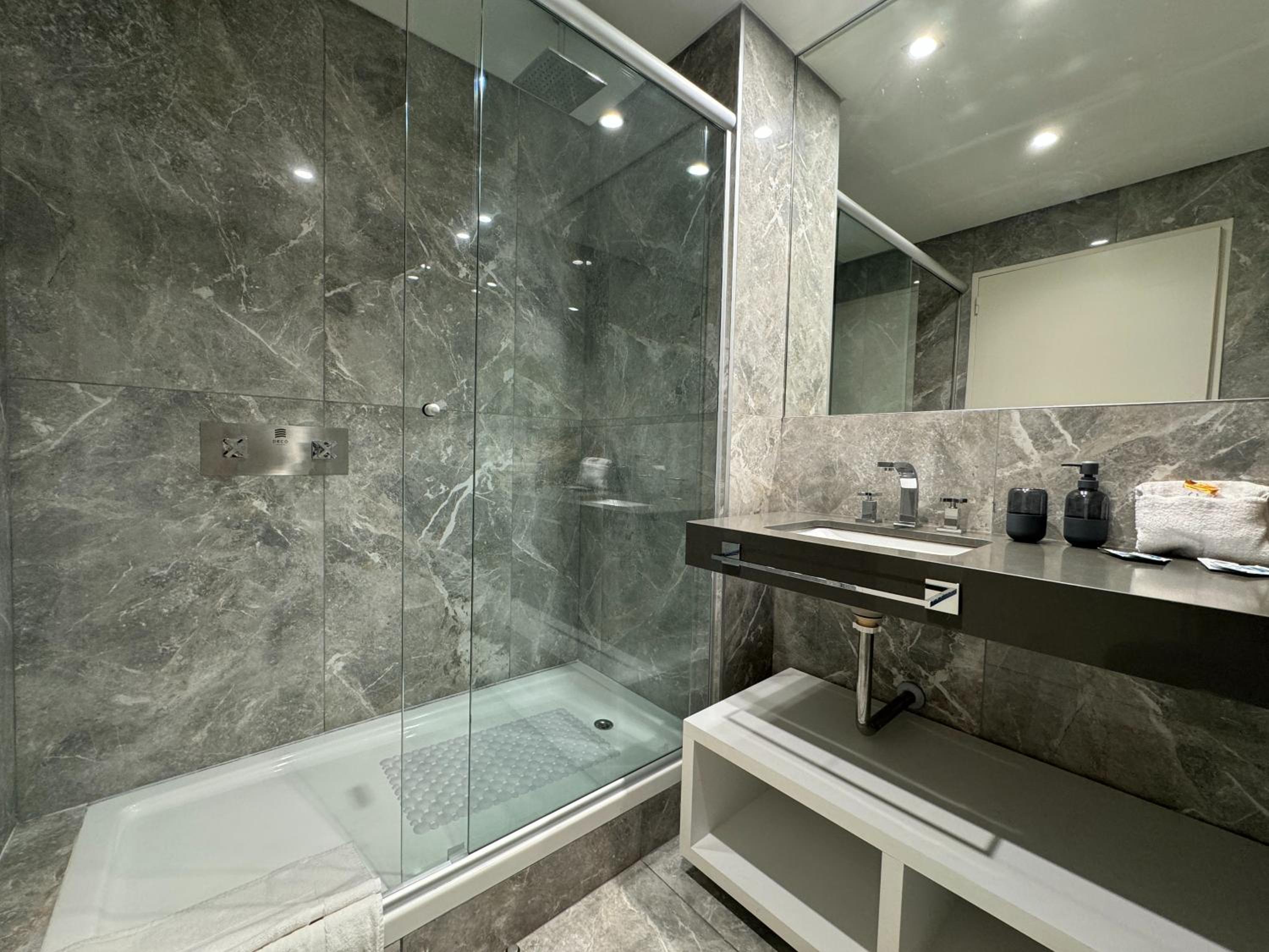 Estudio moderno exclusivo Deco Recoleta by Armani Casa