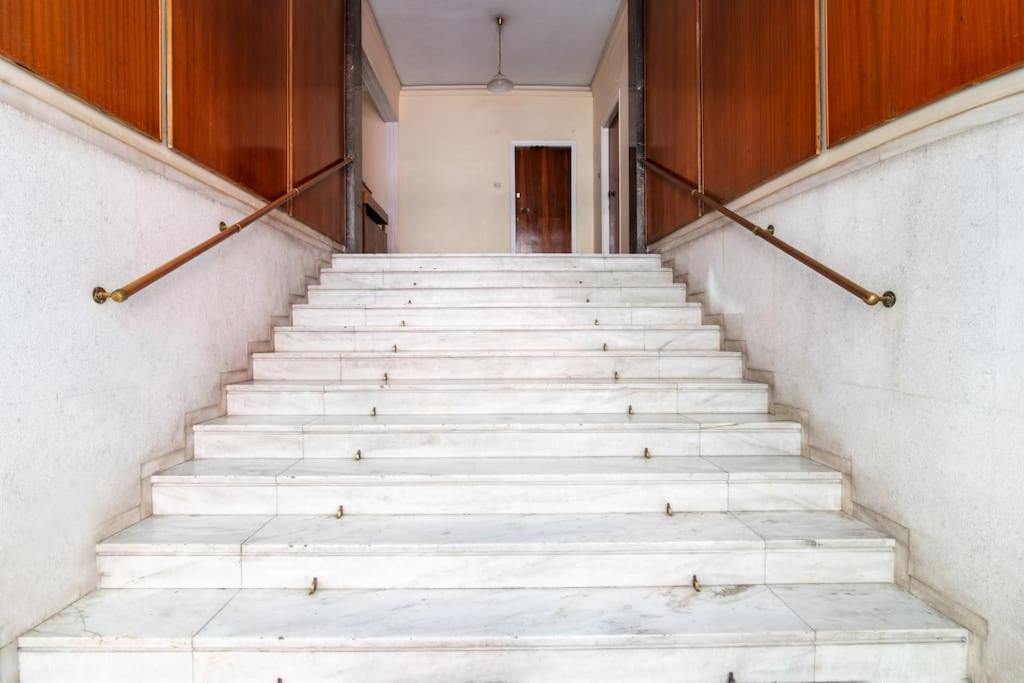 Executive Vibes - near Acropolis