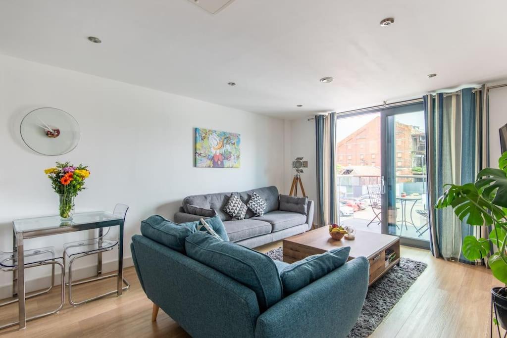 Beautiful 1 Bedroom Apartment with parking in Gloucester Docks view 4