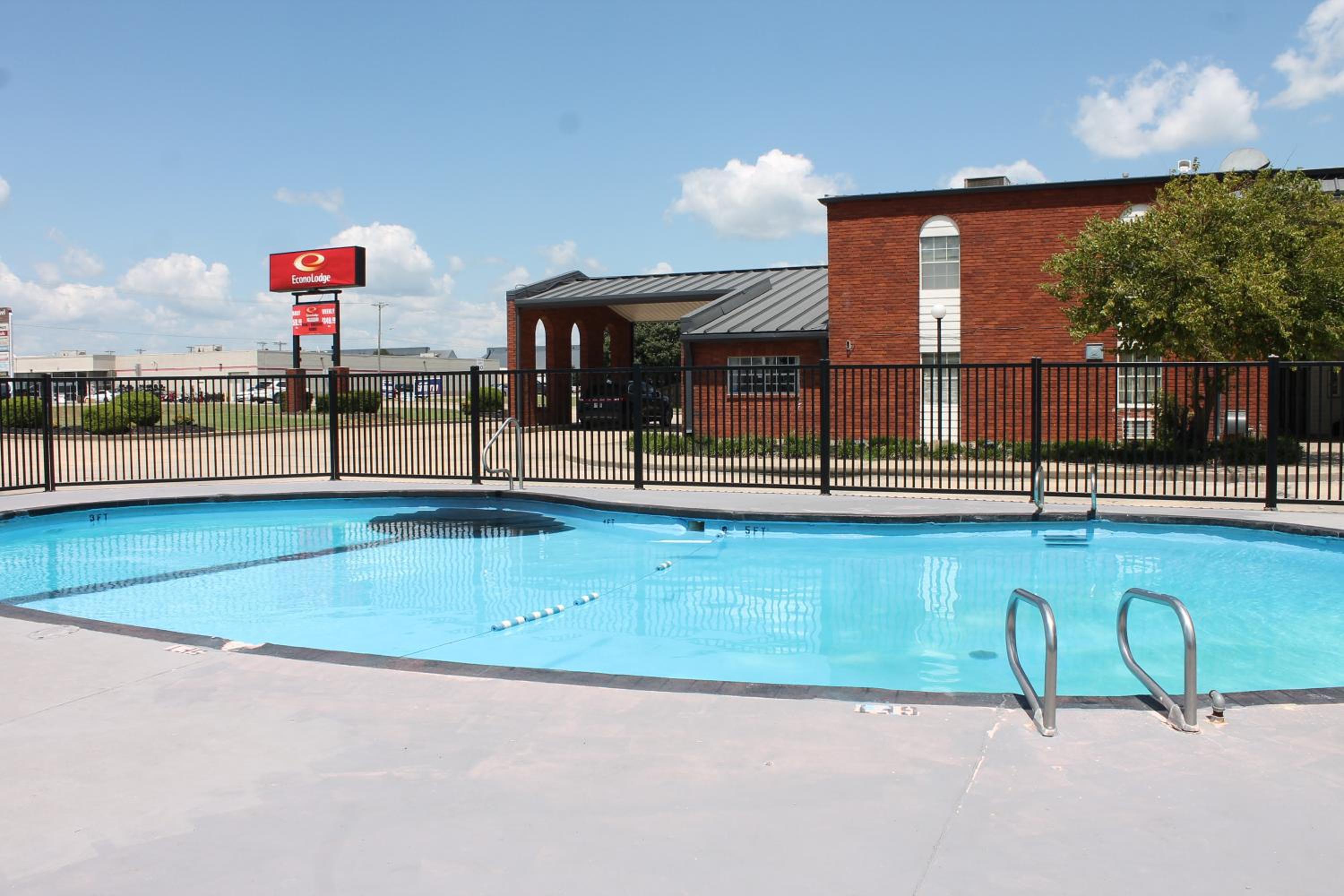 Blytheville Vacations - Econo lodge Kennett - Property Image 4