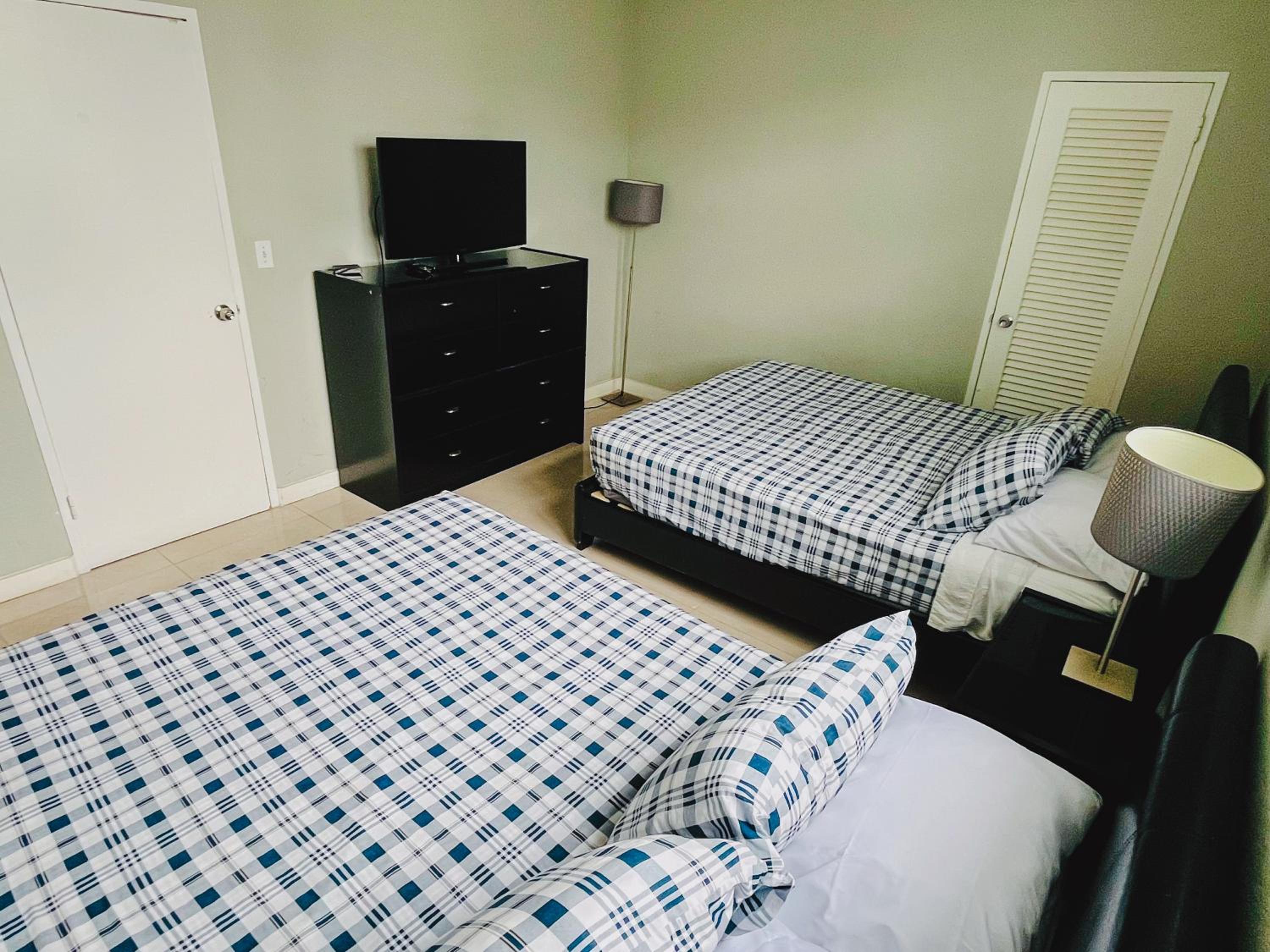 Miami Hollywood Awesome 2 Bedroom 2 Bathroom 003-22bvic