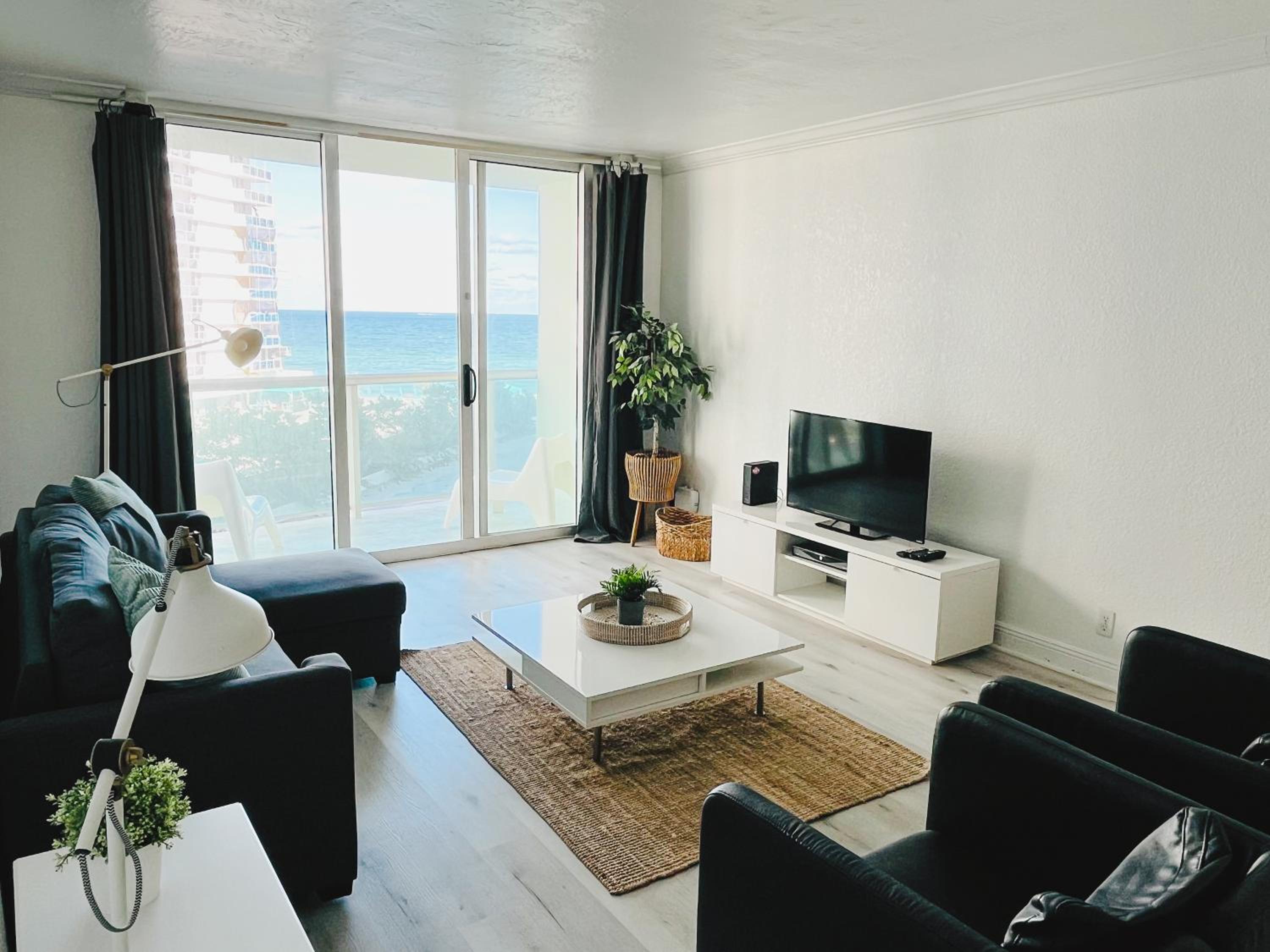 Miami Hollywood Condo 2BD With Ocean View 005-21mar view 3