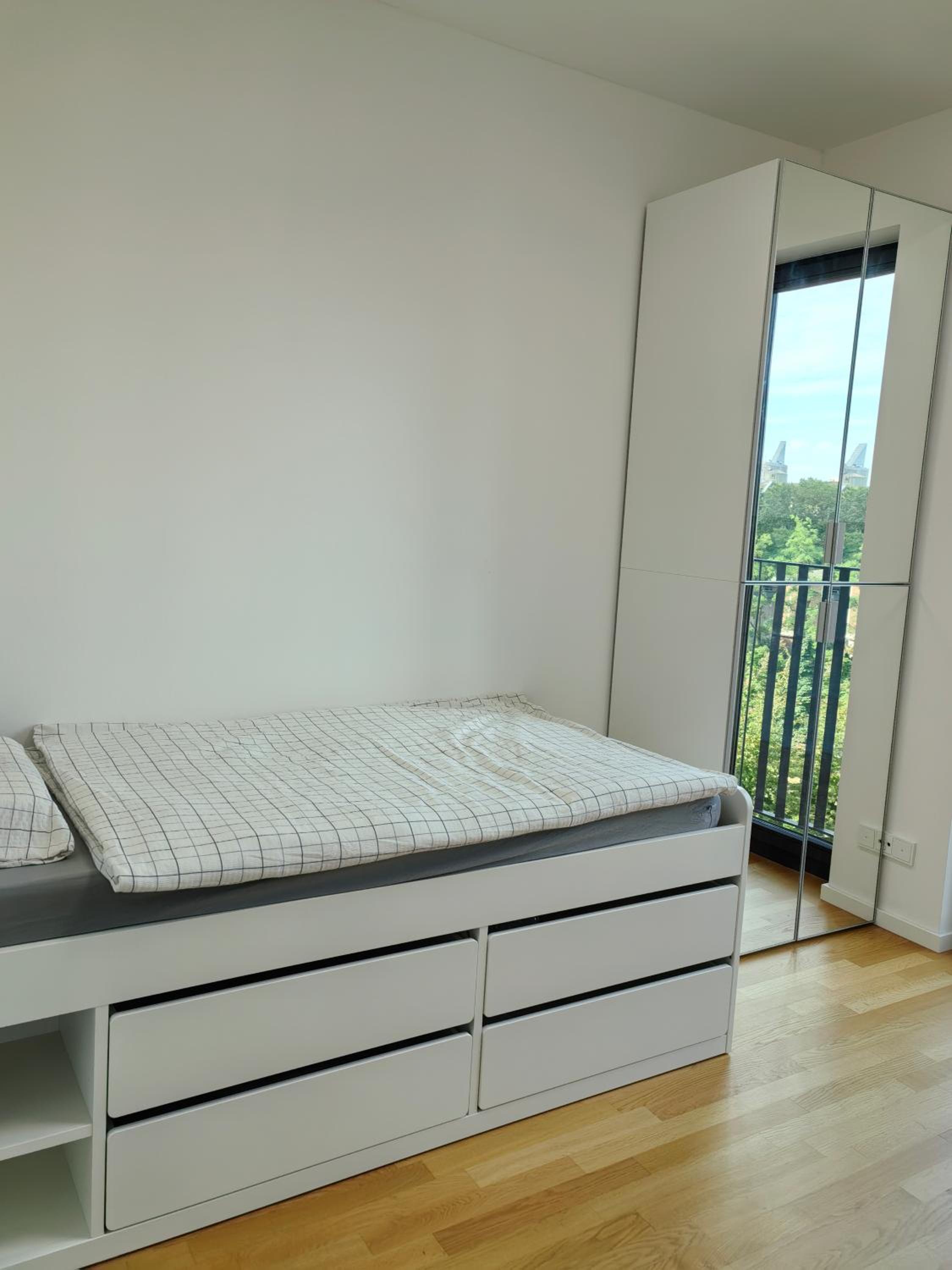 3 rooms 2 bathrooms 2 toilets new apartment center of Düsseldorf underground parking space contactless self check-in