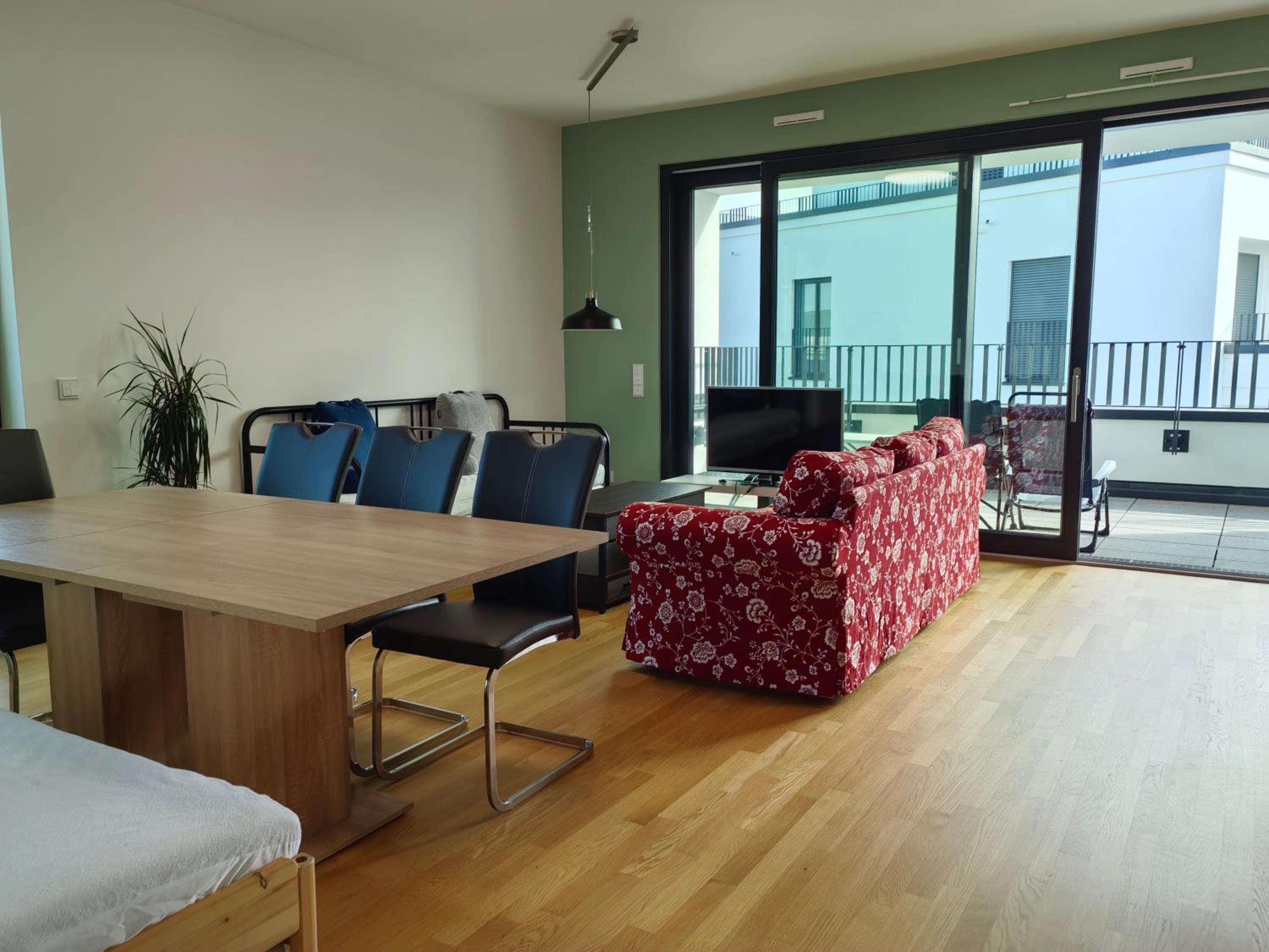 3 rooms 2 bathrooms 2 toilets new apartment center of Düsseldorf underground parking space contactless self check-in