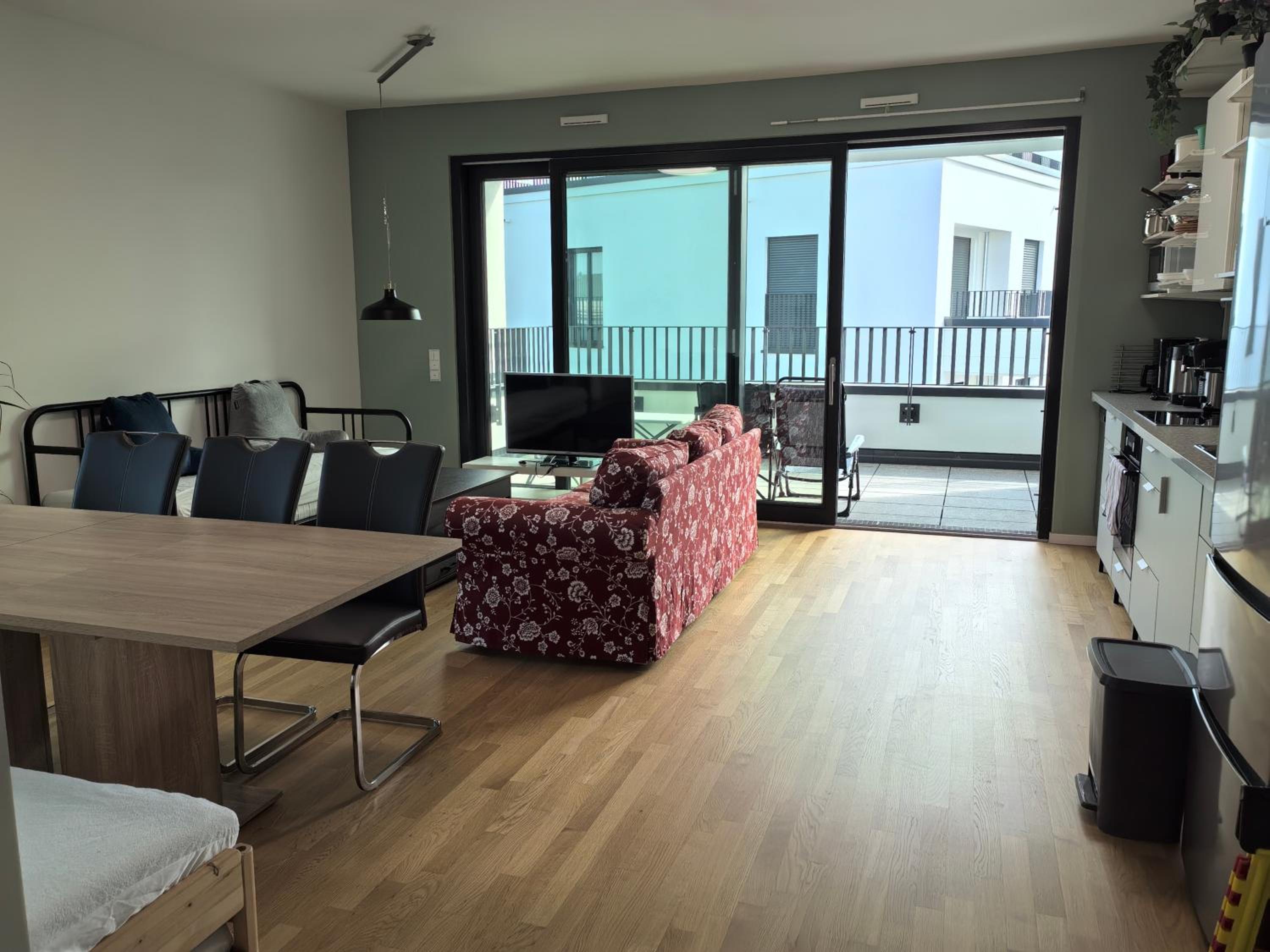 3 rooms 2 bathrooms 2 toilets new apartment center of Düsseldorf underground parking space contactless self check-in