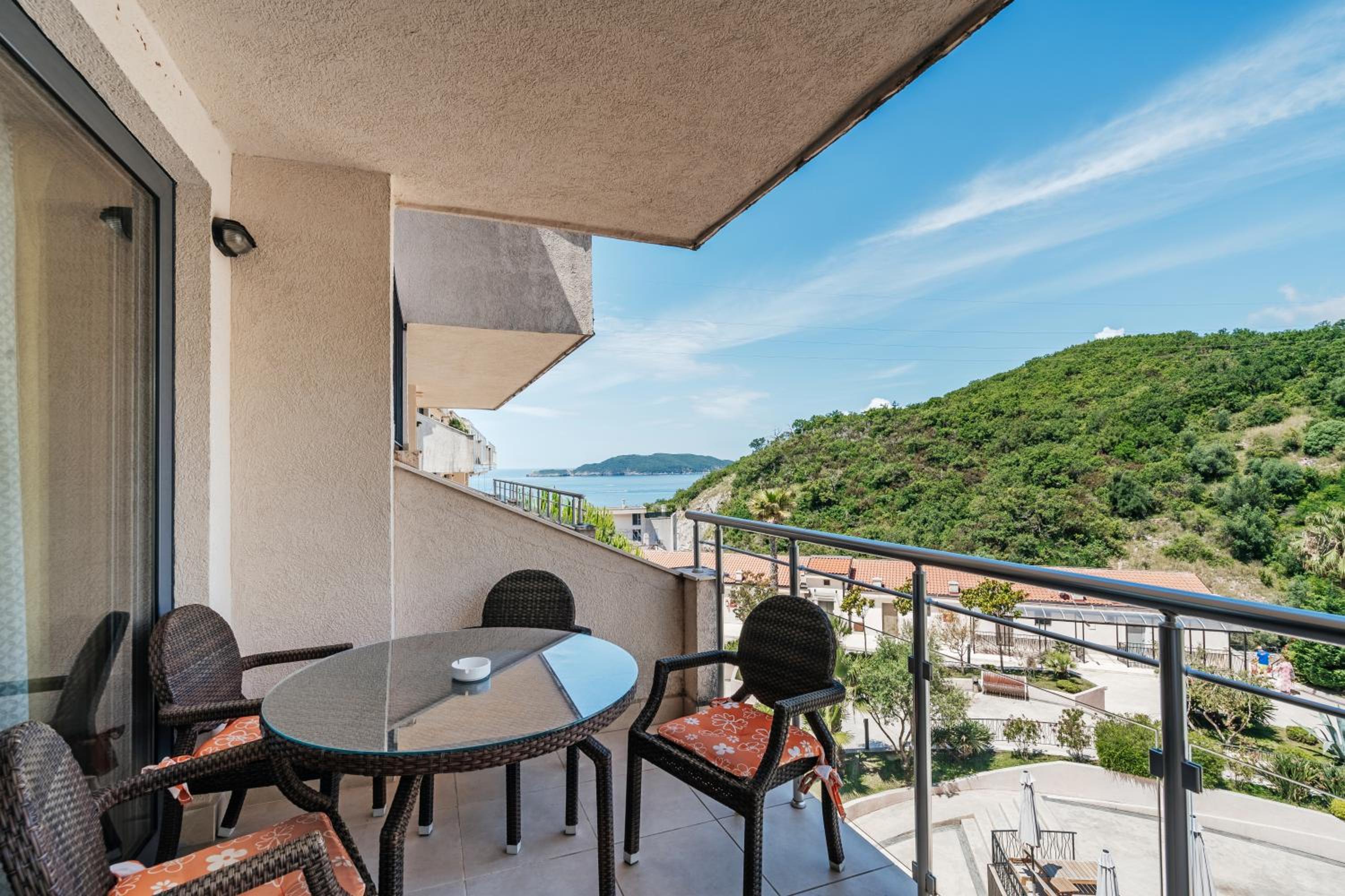 Blue Horison Apartments by In Property view 4