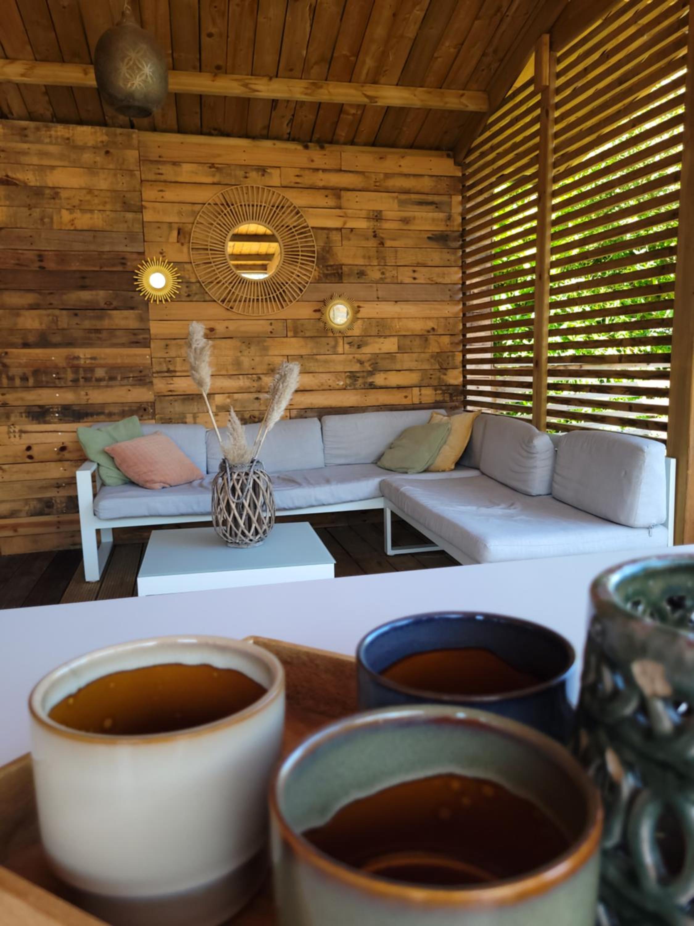 Rustig gelegen chalet Solvo met terras aan het water