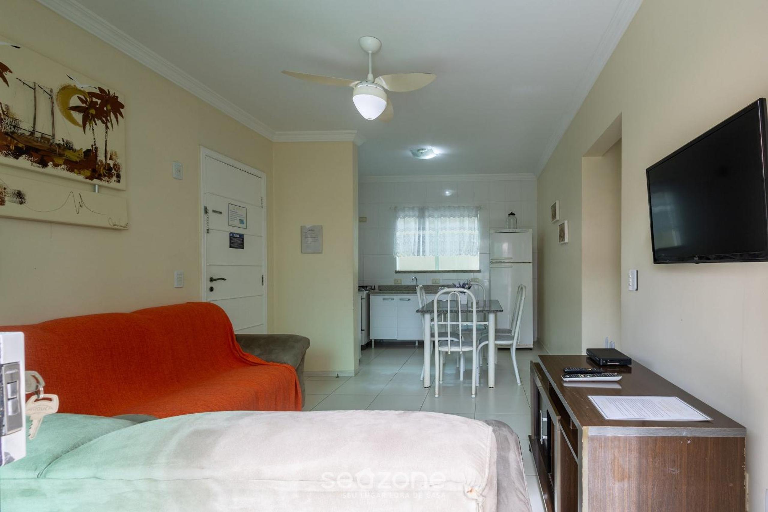 Apartamentos próximo a Praia de Bombas - ARZ