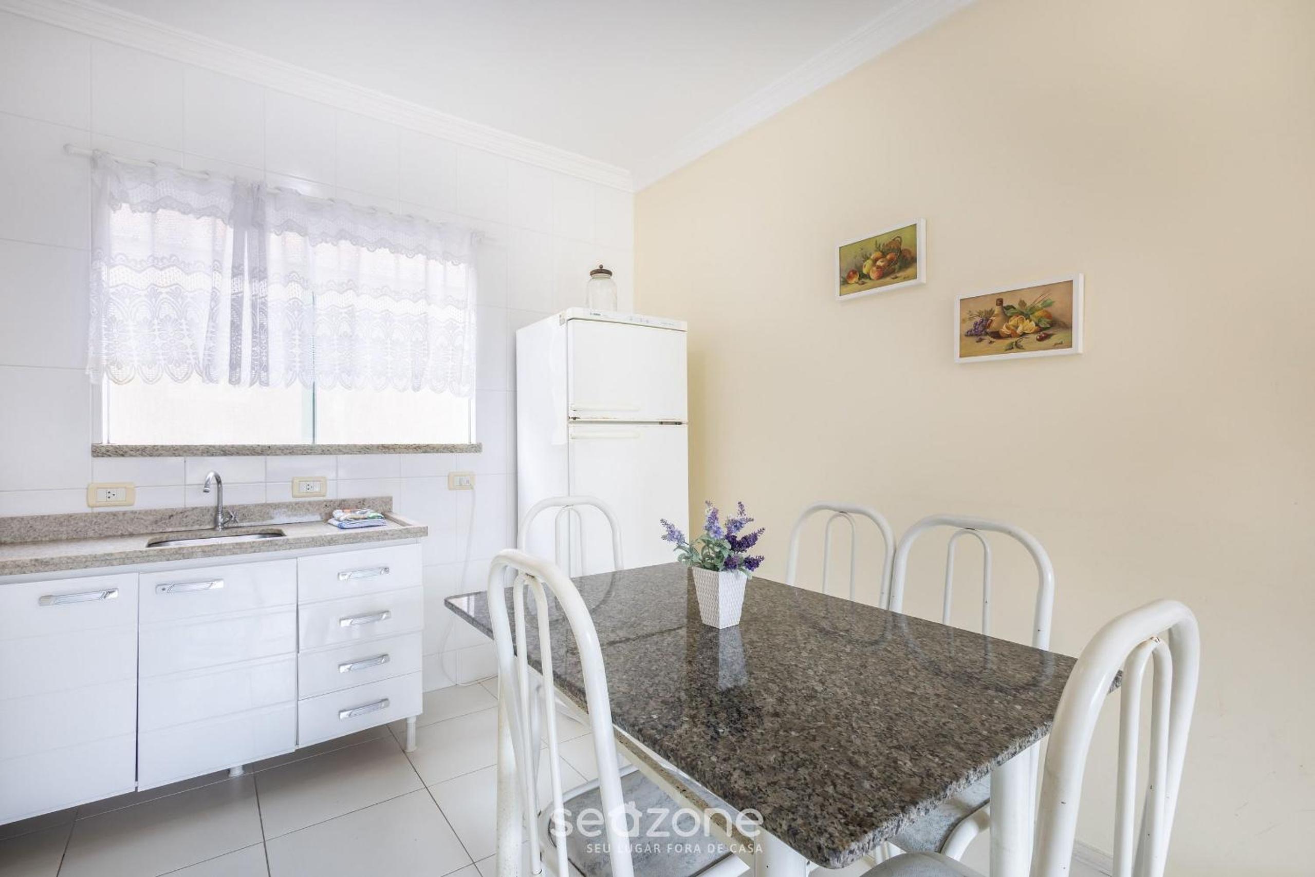 Apartamentos próximo a Praia de Bombas - ARZ