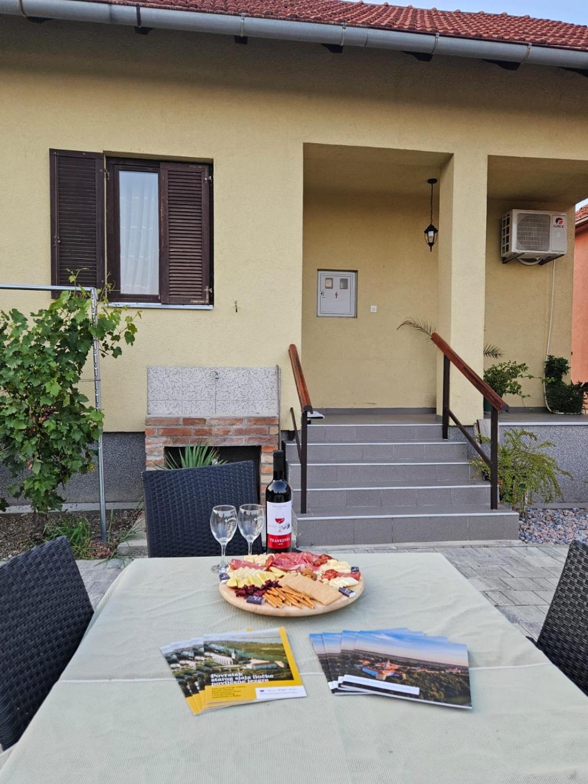 Studio apartman Dora