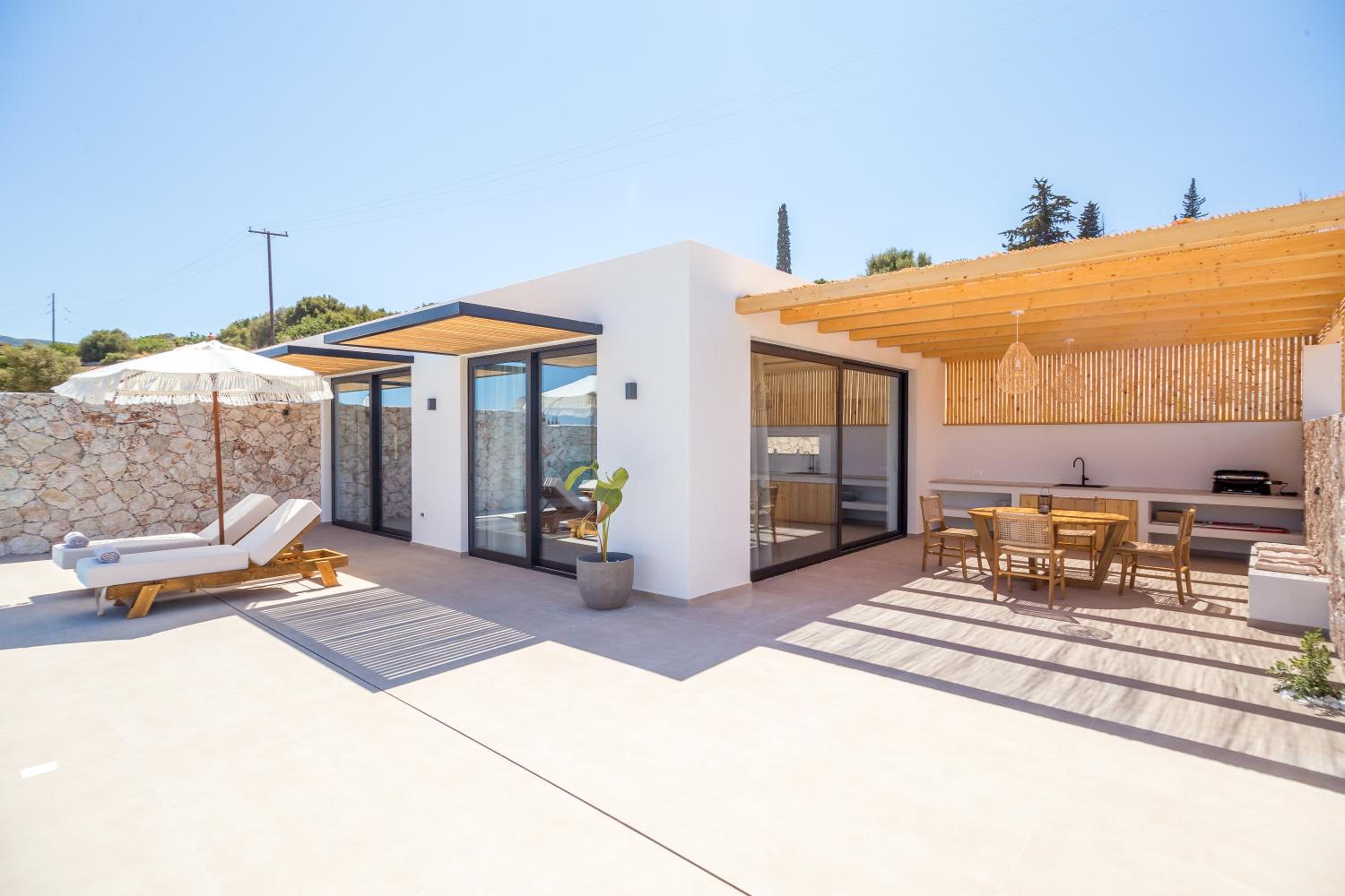 Theros Luxury Suites