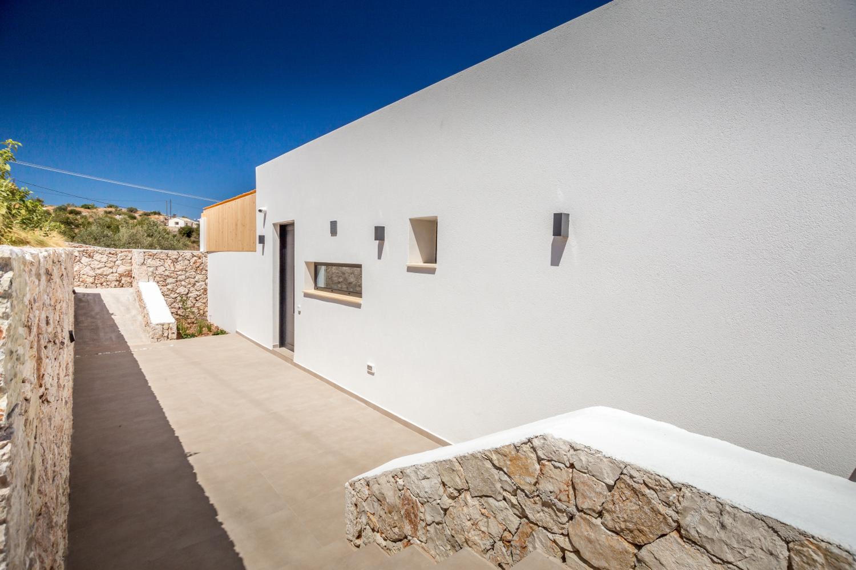 Theros Luxury Suites