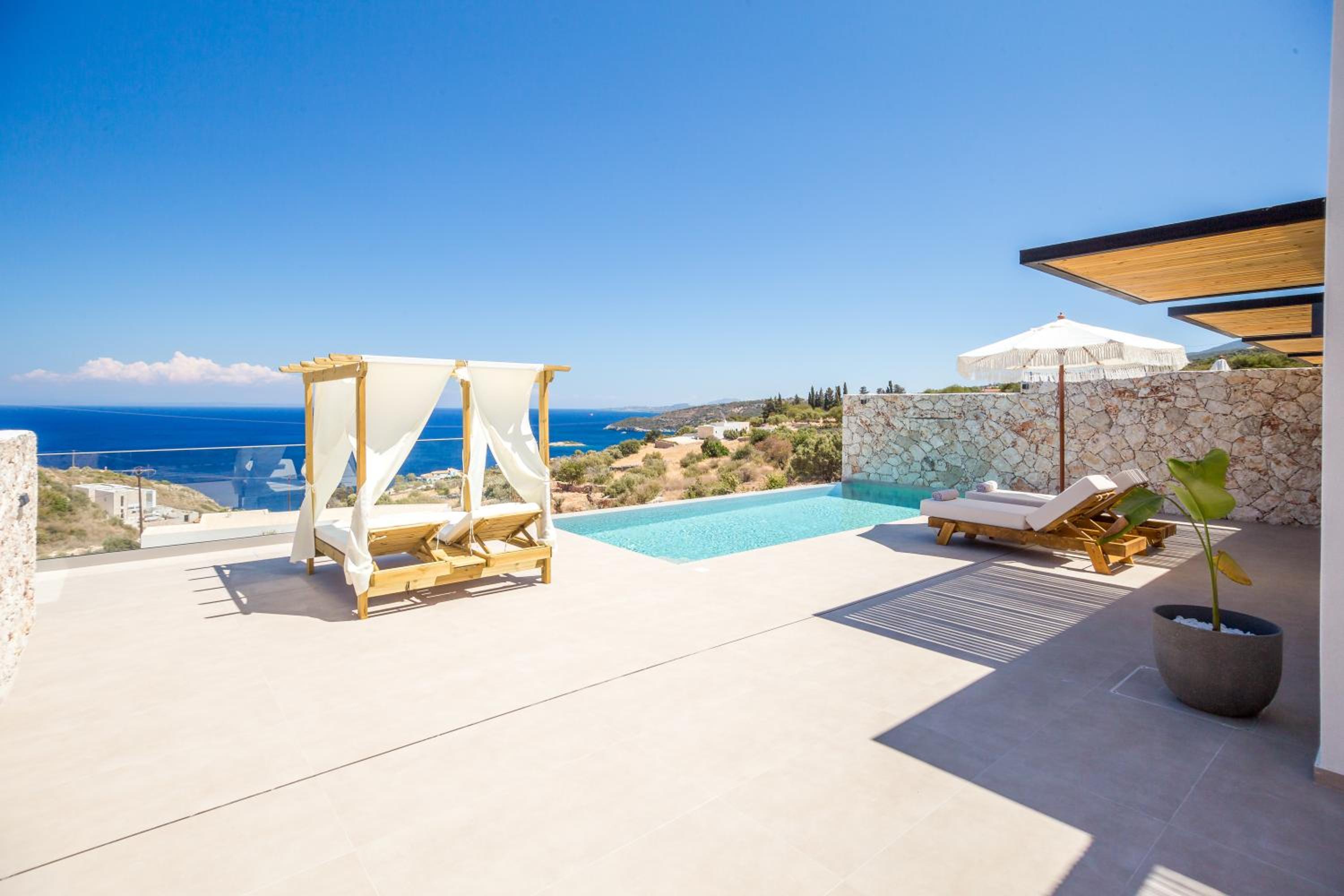 Theros Luxury Suites