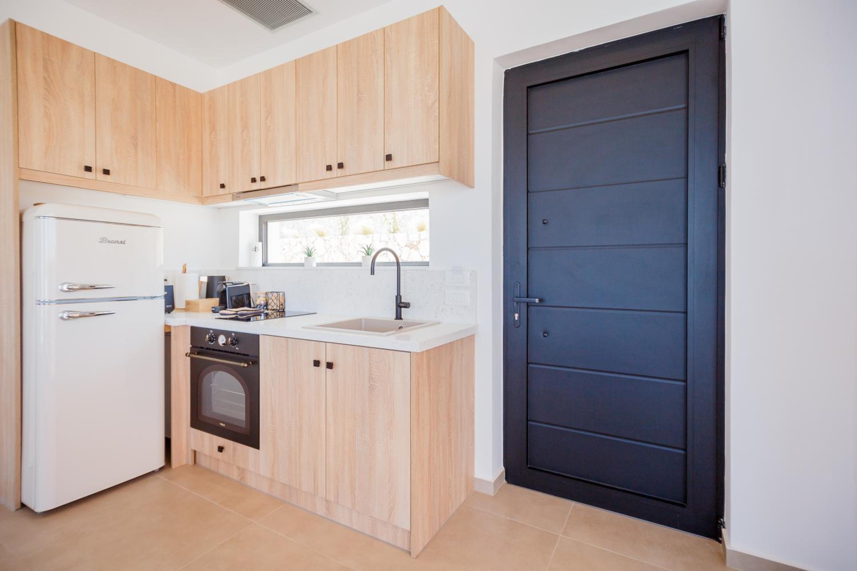 Theros Luxury Suites