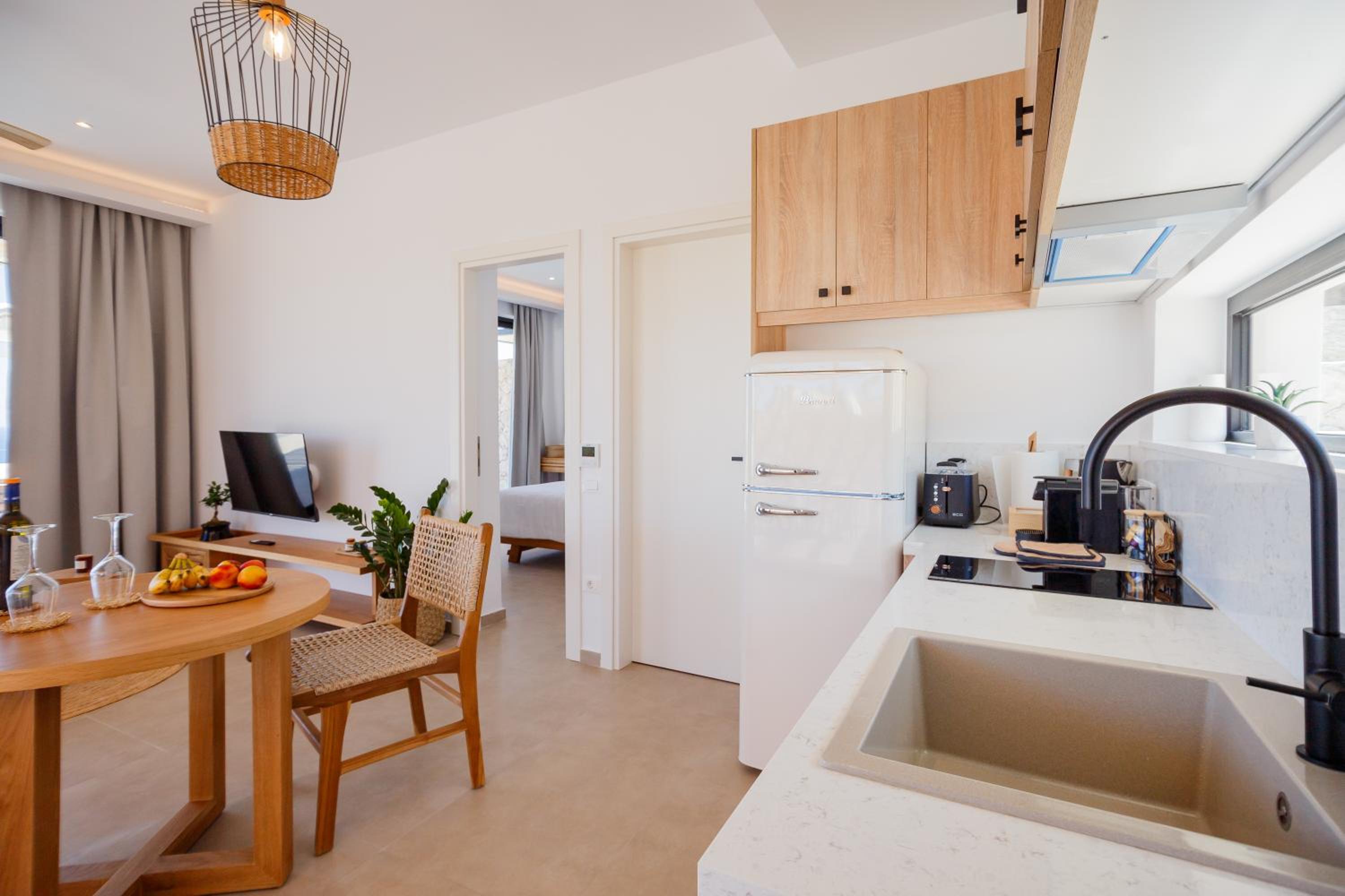 Theros Luxury Suites