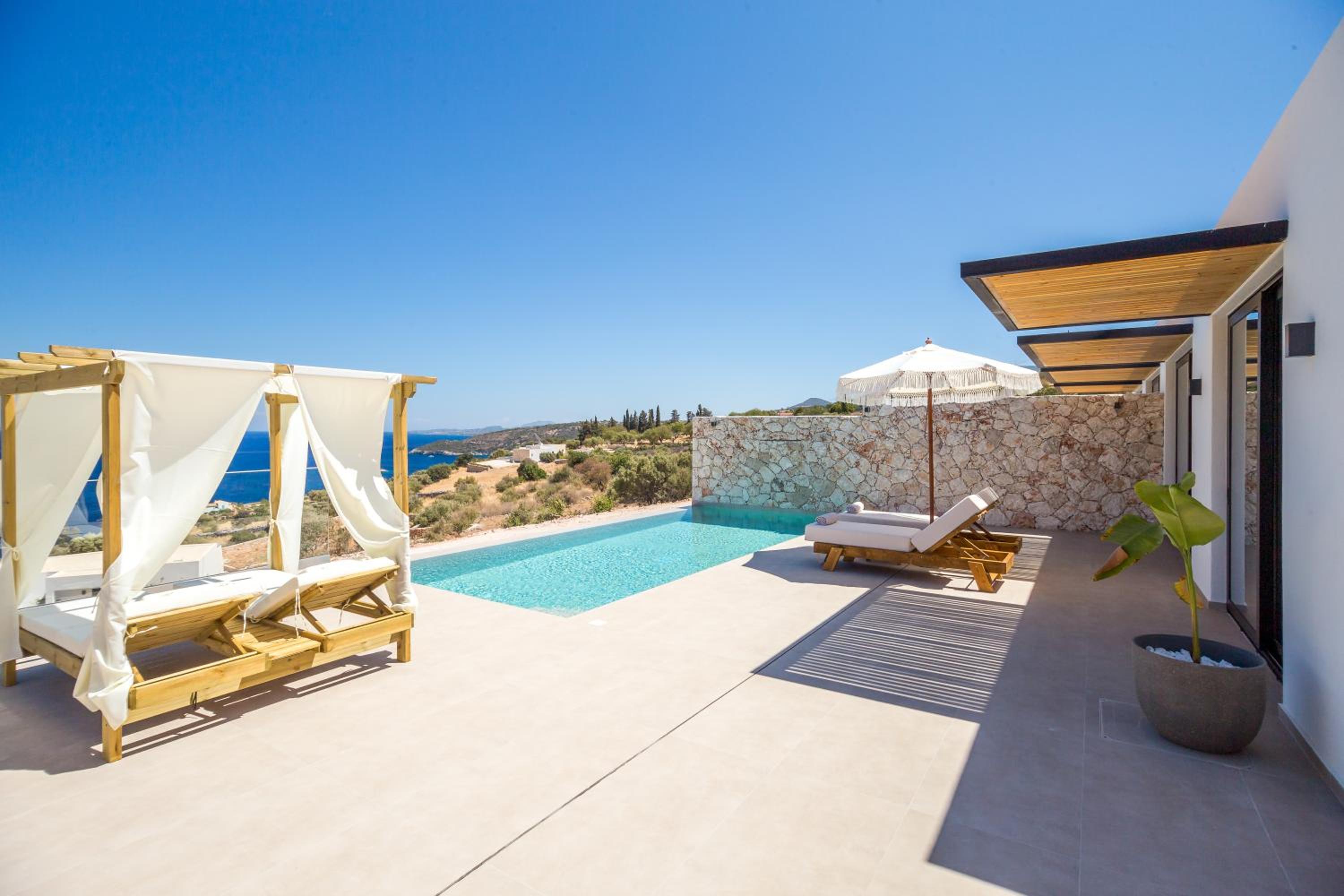 Theros Luxury Suites
