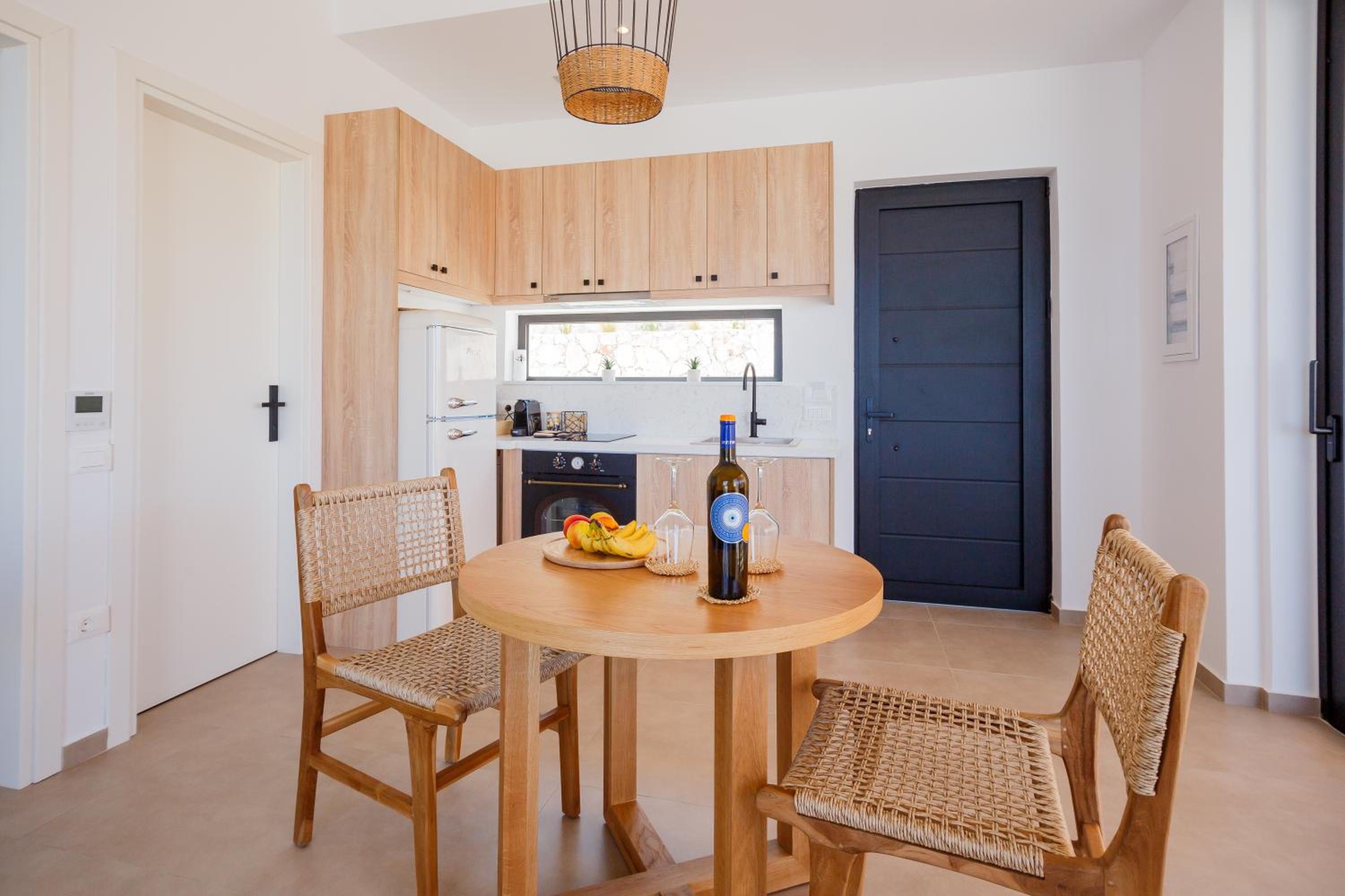 Theros Luxury Suites