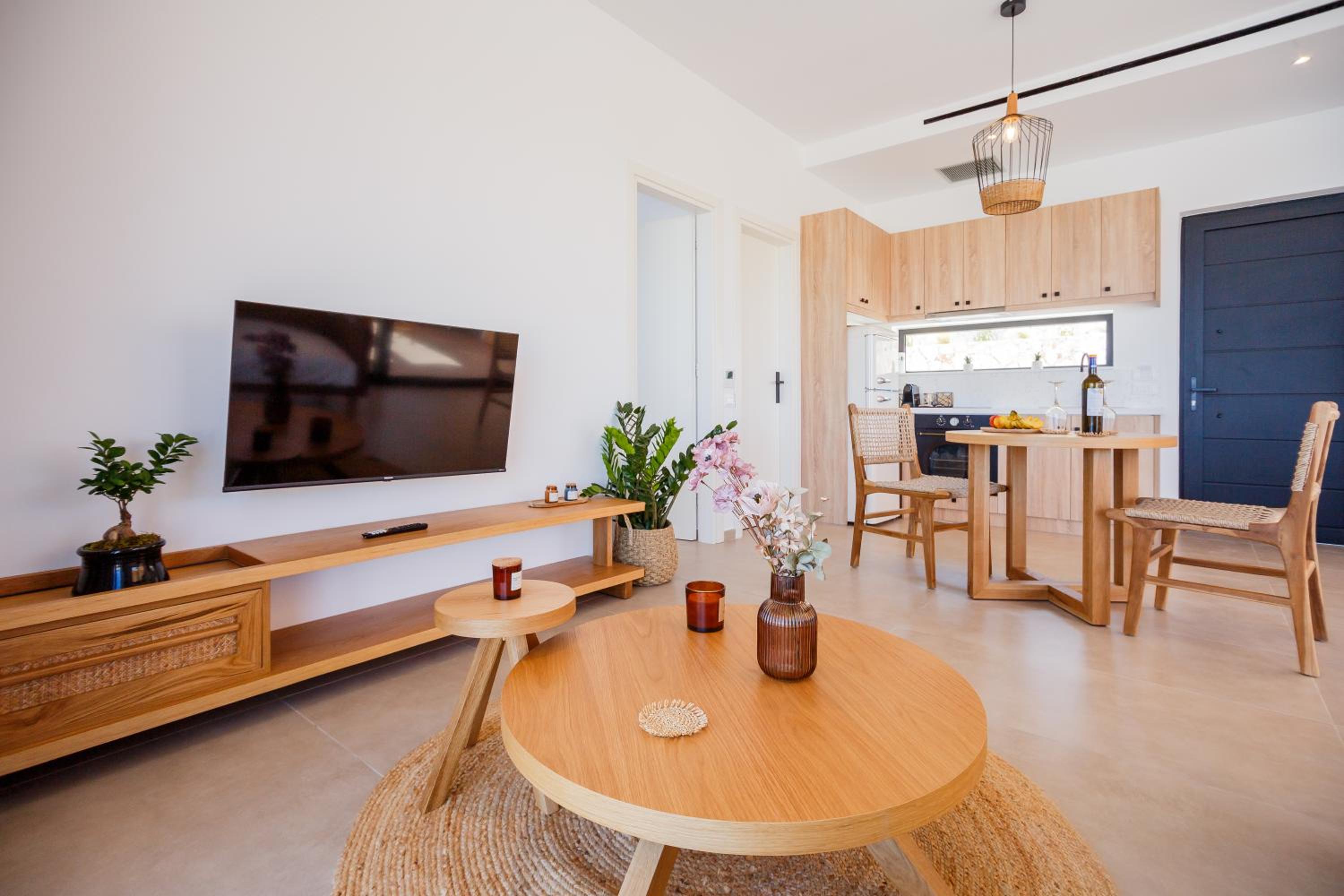 Theros Luxury Suites