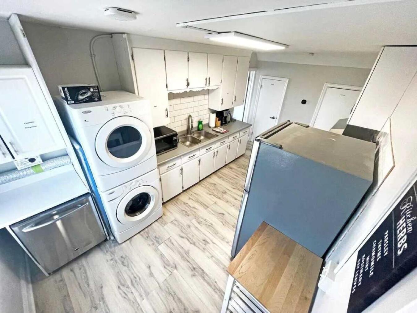 Hamilton Chic Retreat - Comfy Beds - Garden - Pool view 2