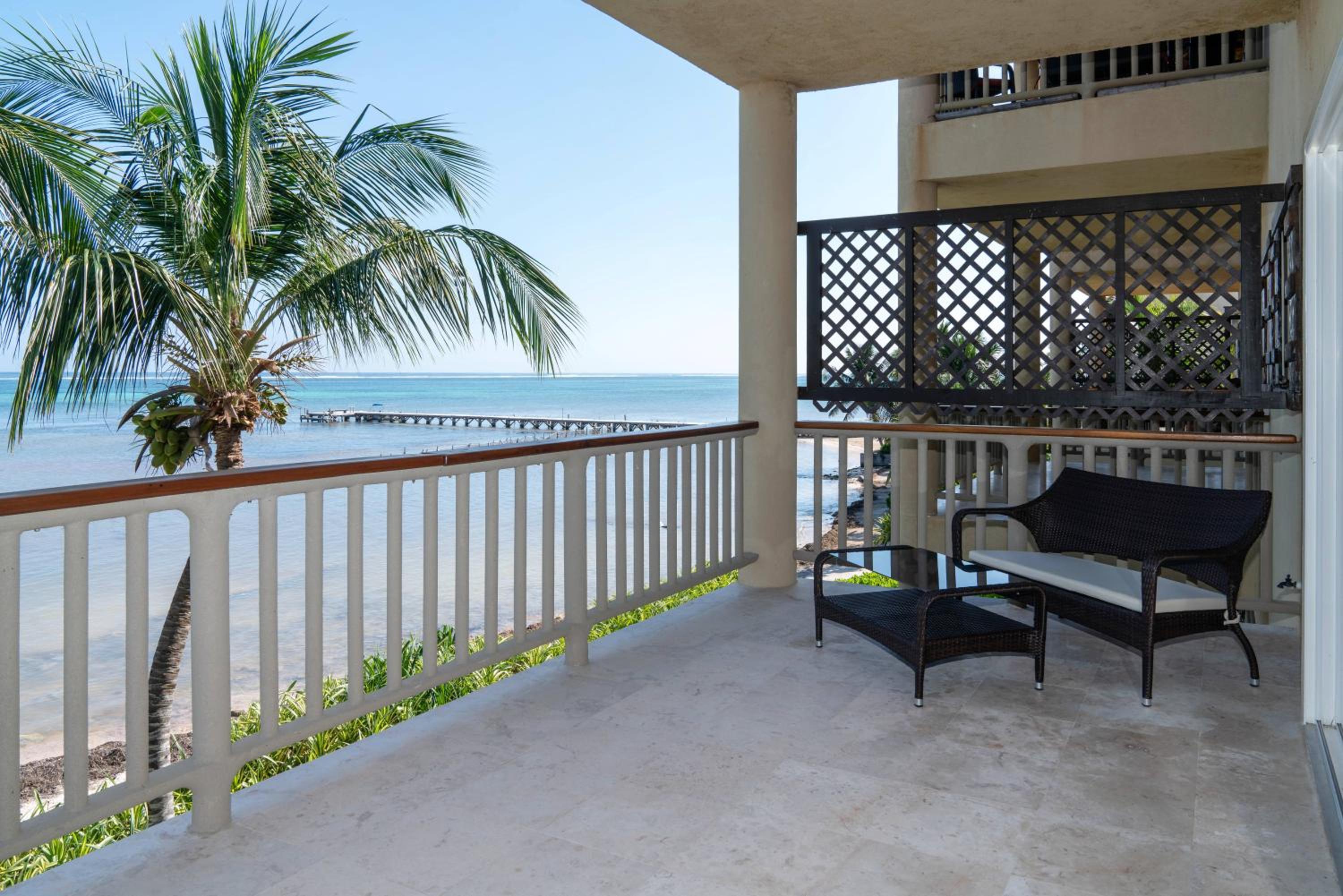 Residences at Barrier Reef 10-1B Oceanfront 2 BR by Stay Floreo