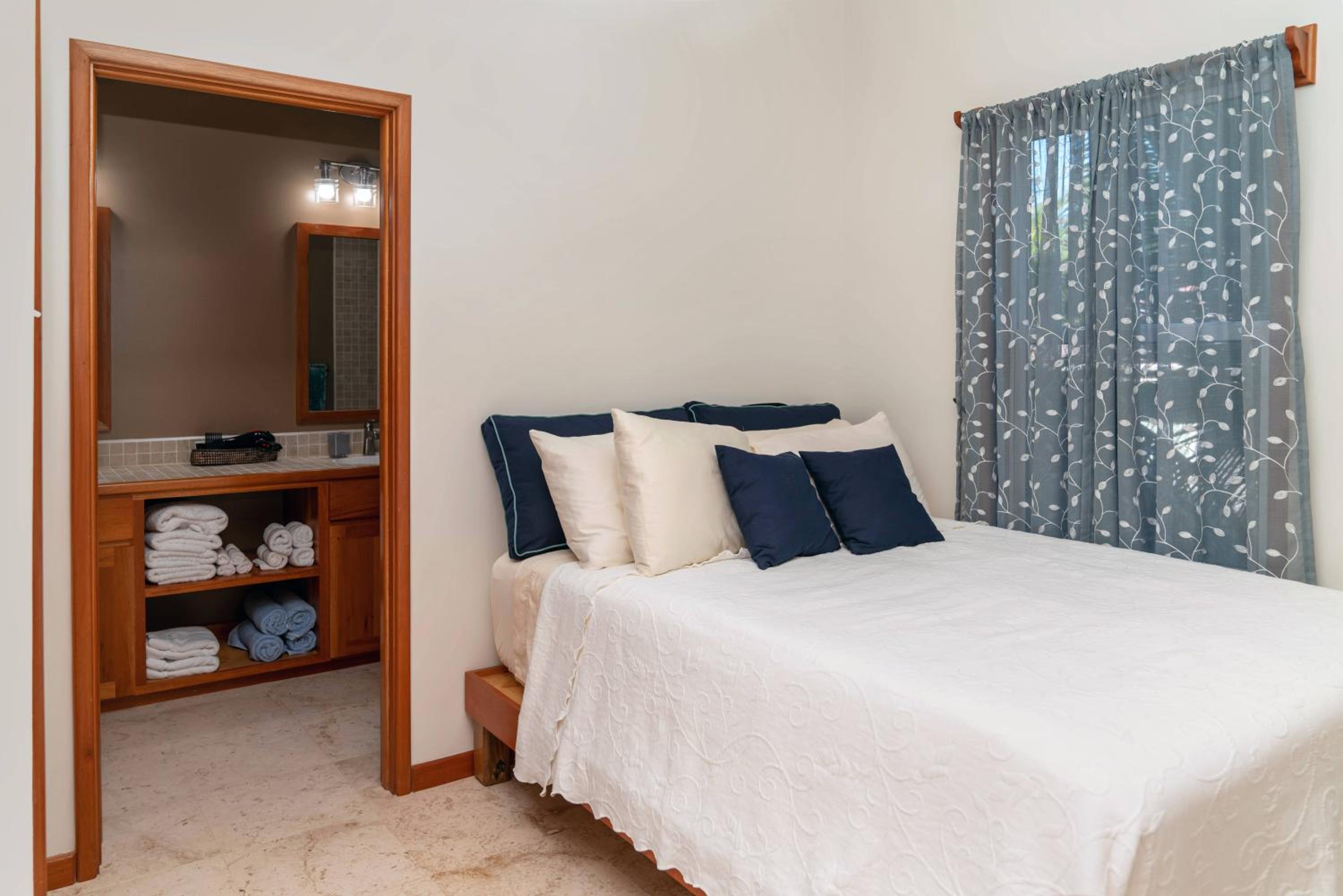 Residences at Barrier Reef 10-1B Oceanfront 2 BR by Stay Floreo
