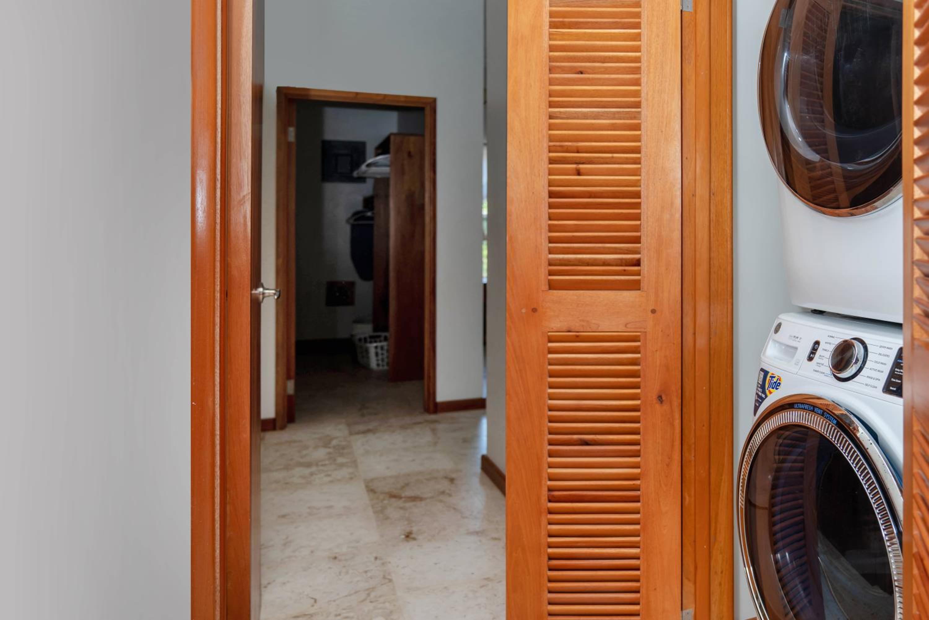 Residences at Barrier Reef 10-1B Oceanfront 2 BR by Stay Floreo