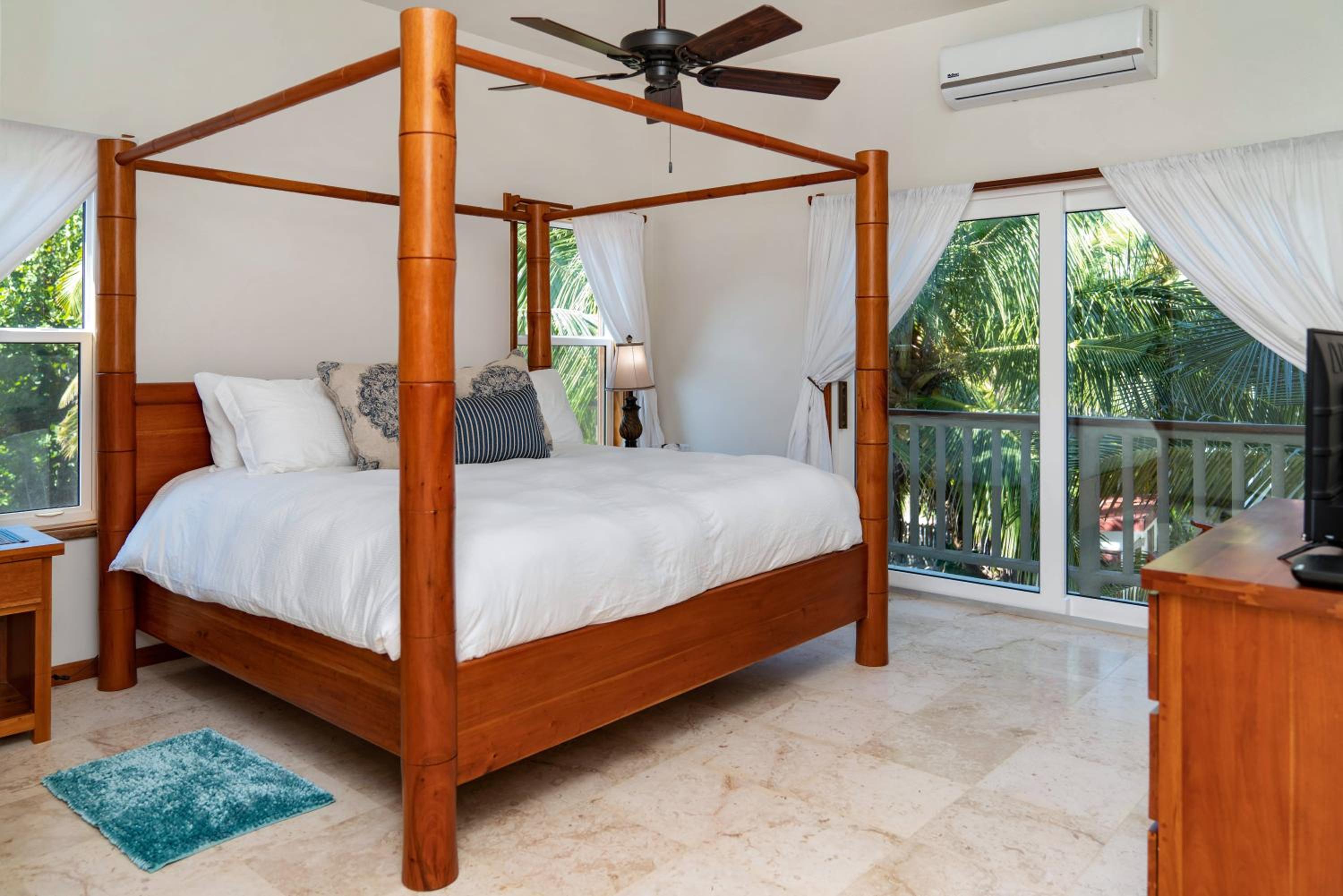 Residences at Barrier Reef 10-1B Oceanfront 2 BR by Stay Floreo