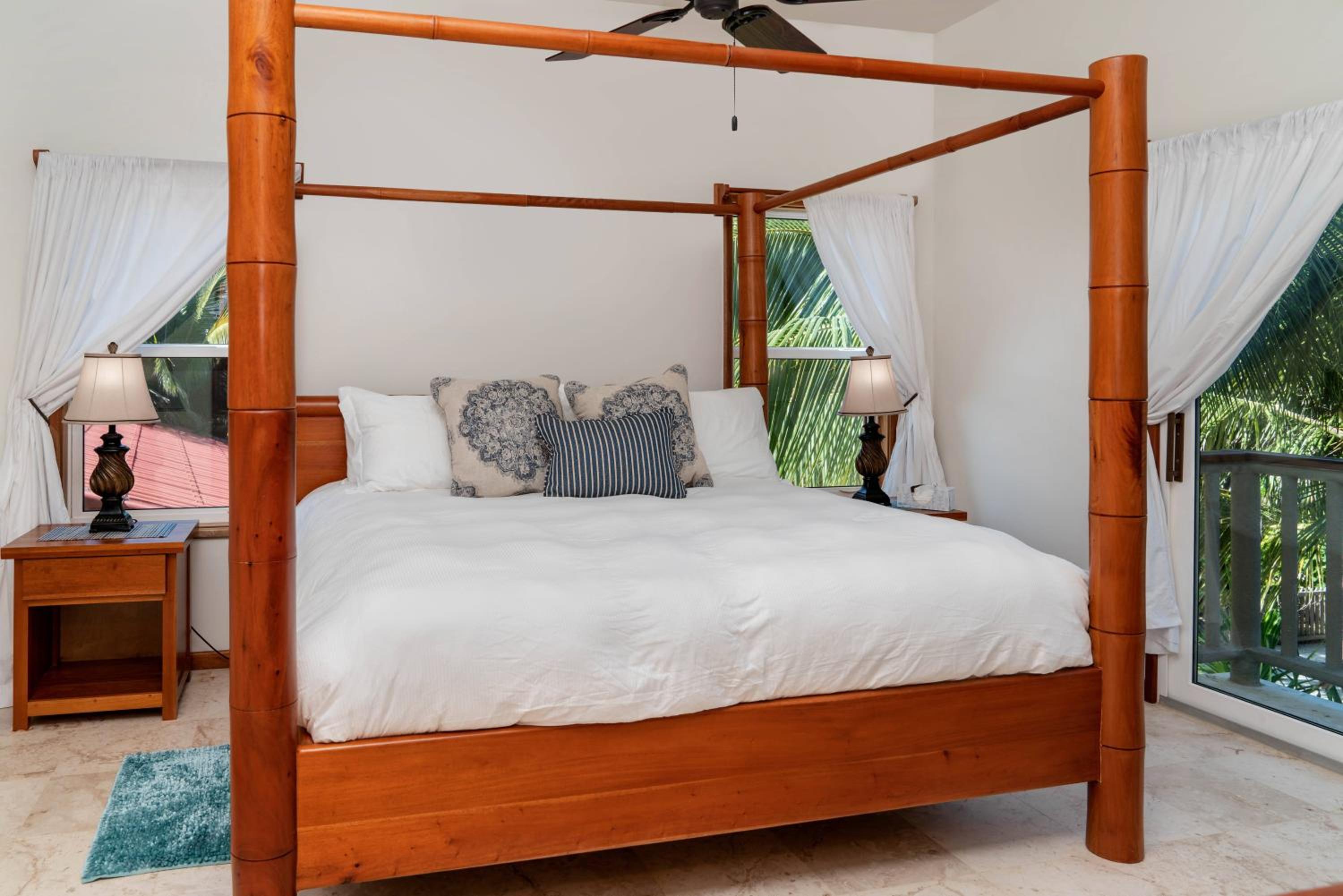 Residences at Barrier Reef 10-1B Oceanfront 2 BR by Stay Floreo