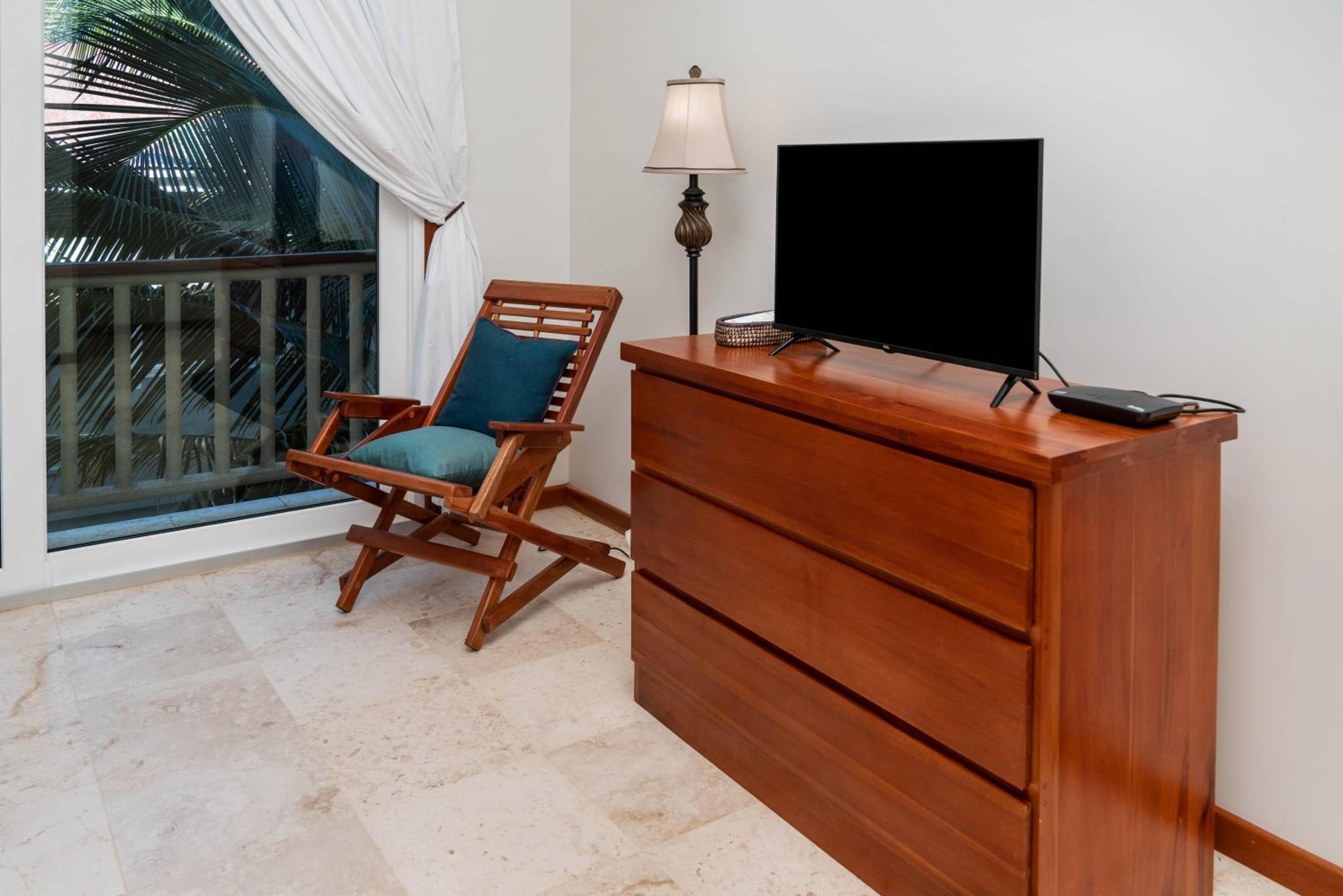 Residences at Barrier Reef 10-1B Oceanfront 2 BR by Stay Floreo