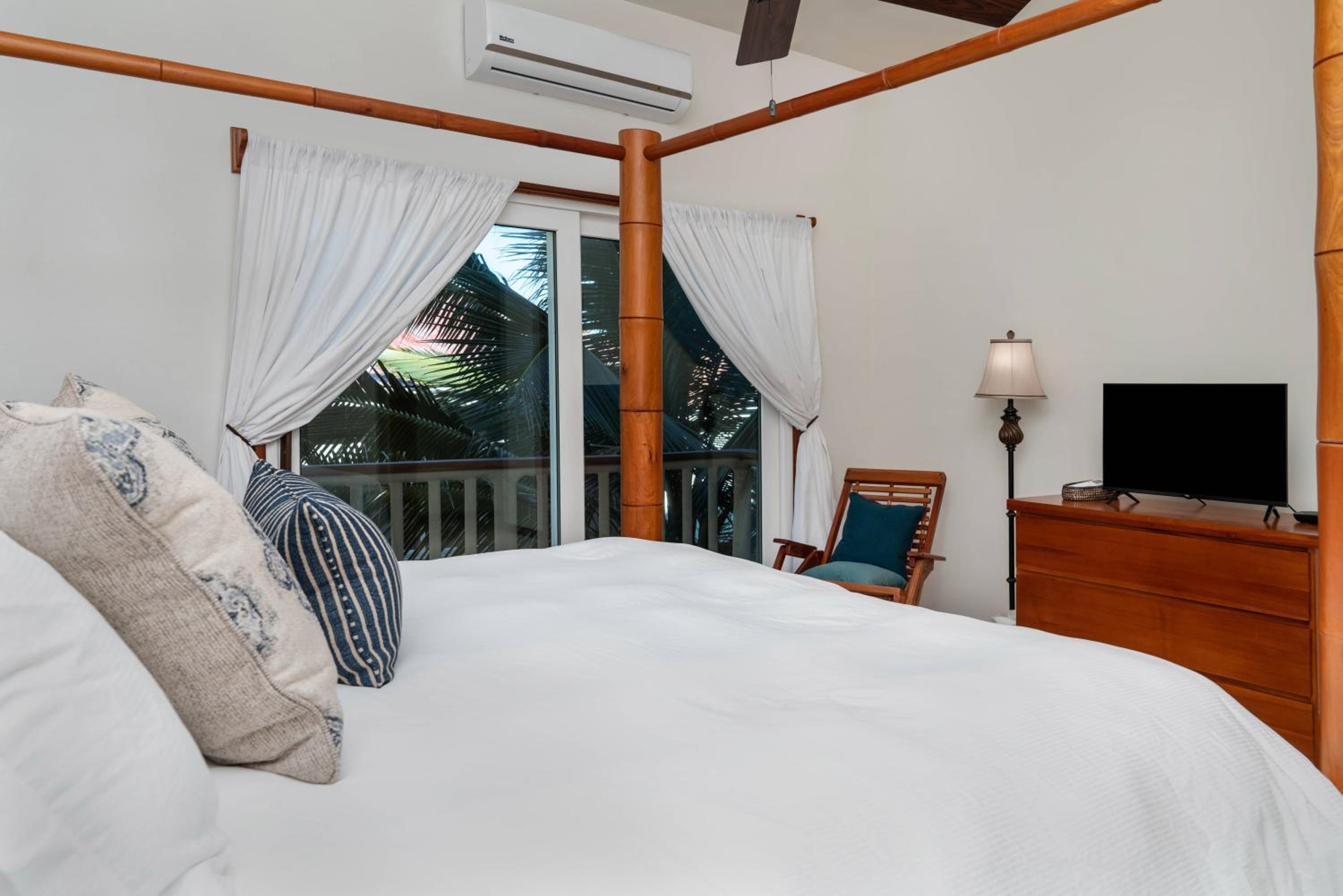 Residences at Barrier Reef 10-1B Oceanfront 2 BR by Stay Floreo