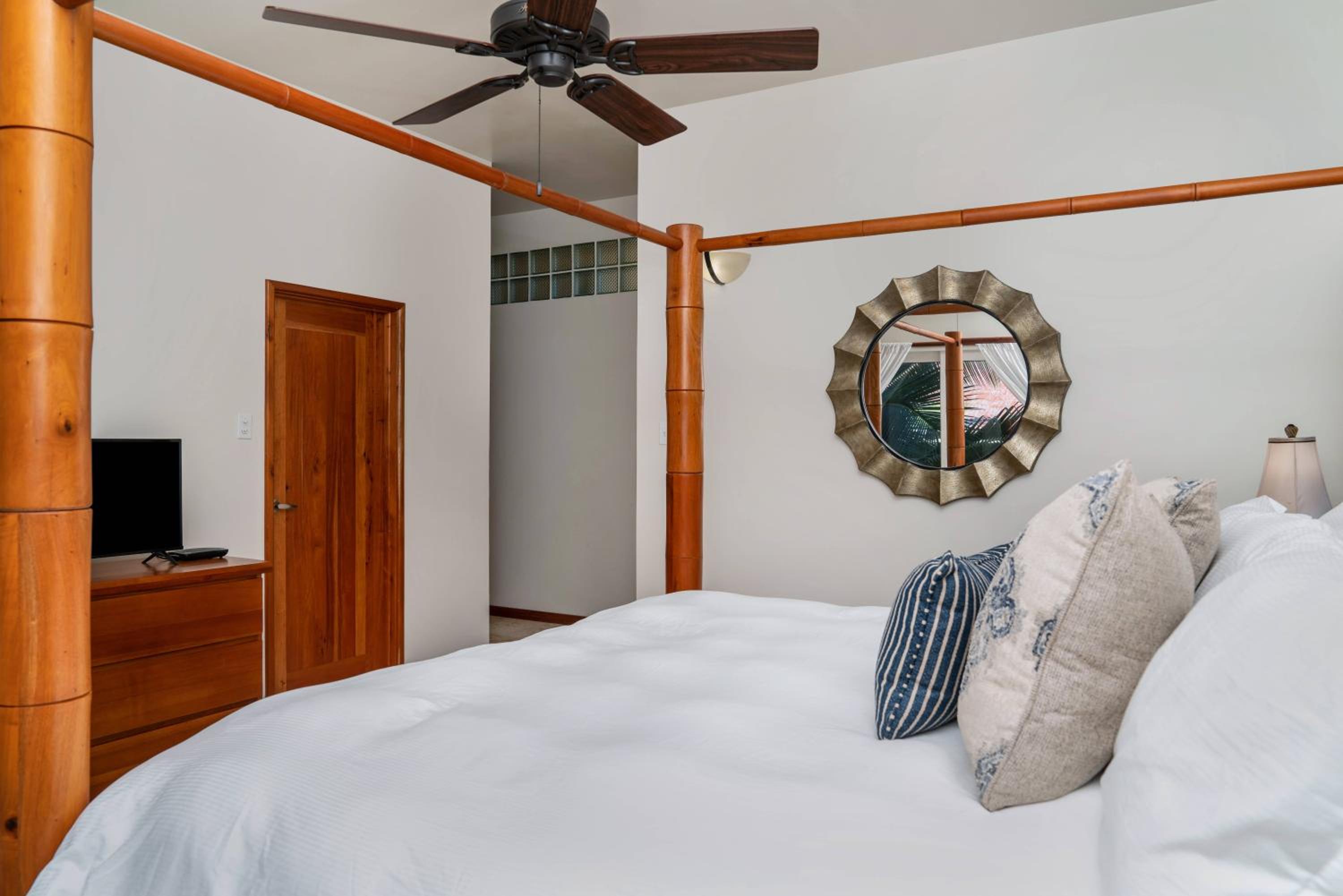 Residences at Barrier Reef 10-1B Oceanfront 2 BR by Stay Floreo