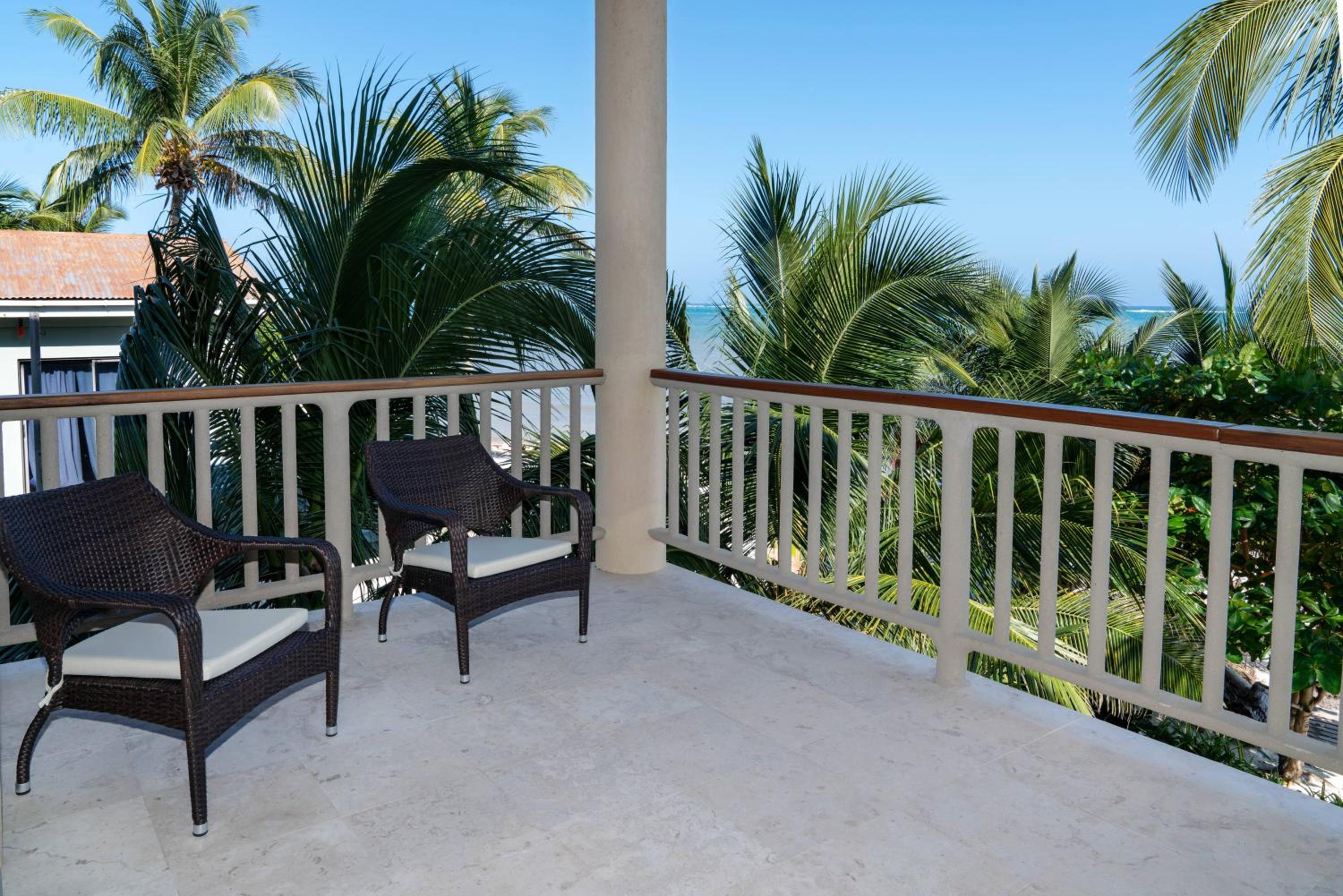 Residences at Barrier Reef 10-1B Oceanfront 2 BR by Stay Floreo