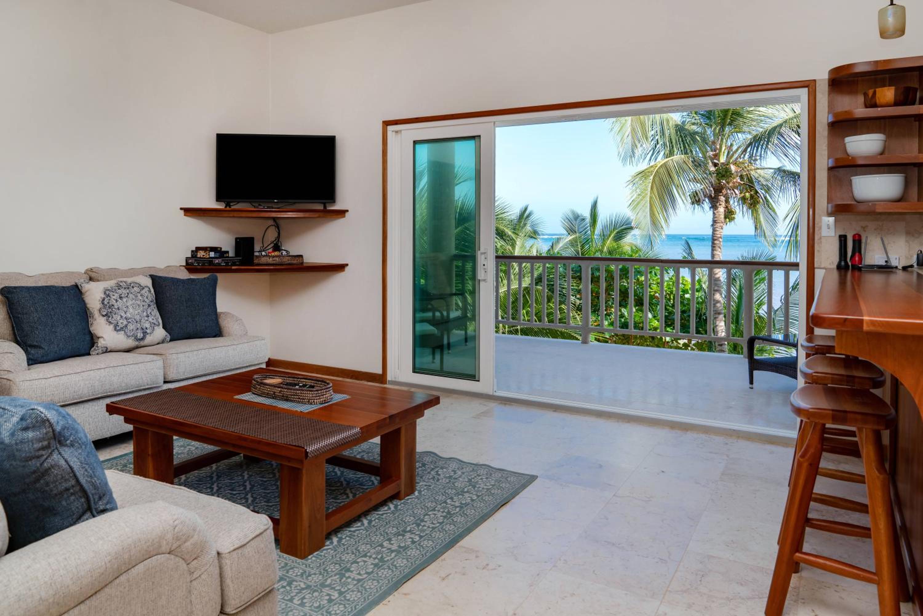 Residences at Barrier Reef 10-1B Oceanfront 2 BR by Stay Floreo