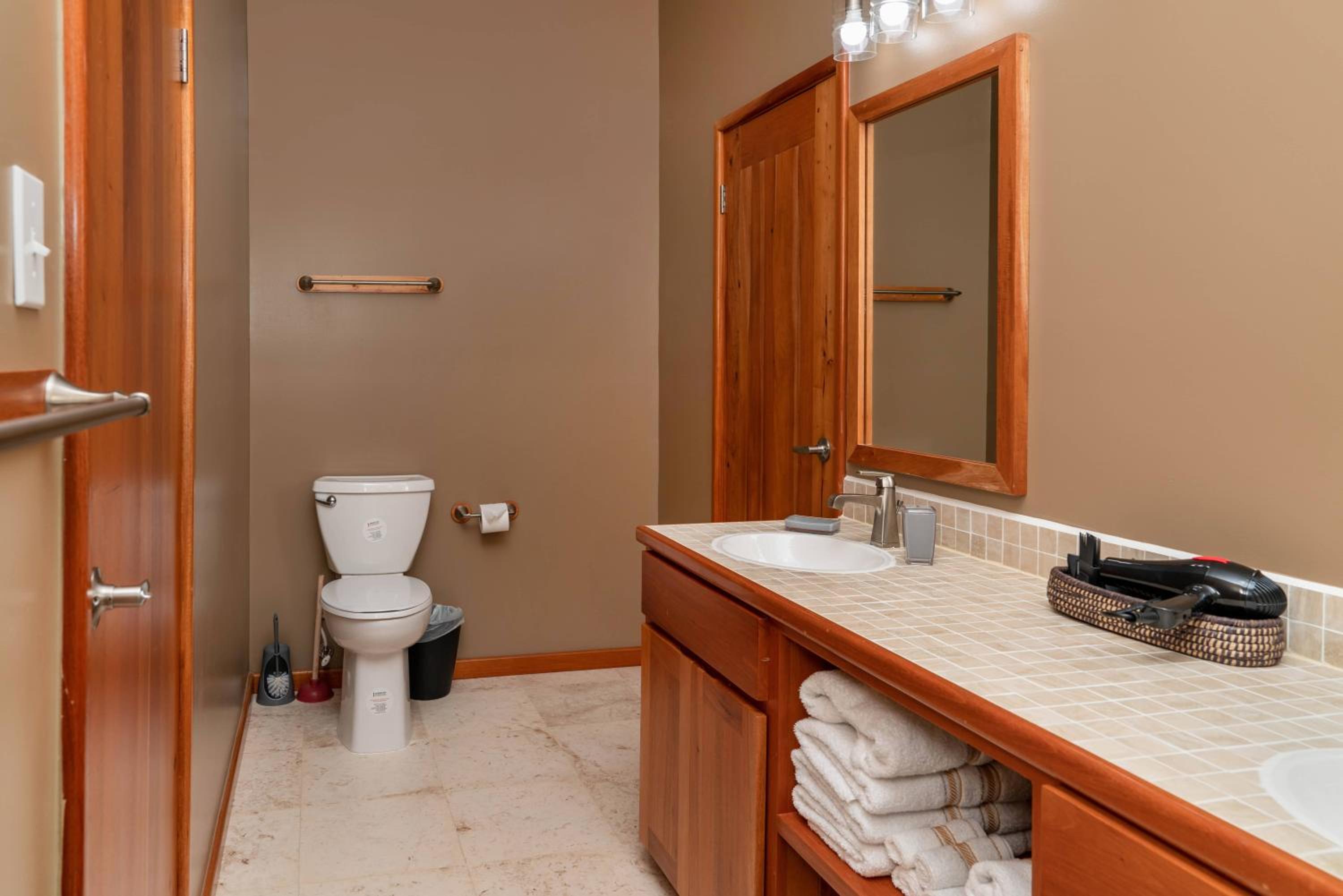 Residences at Barrier Reef 10-1B Oceanfront 2 BR by Stay Floreo