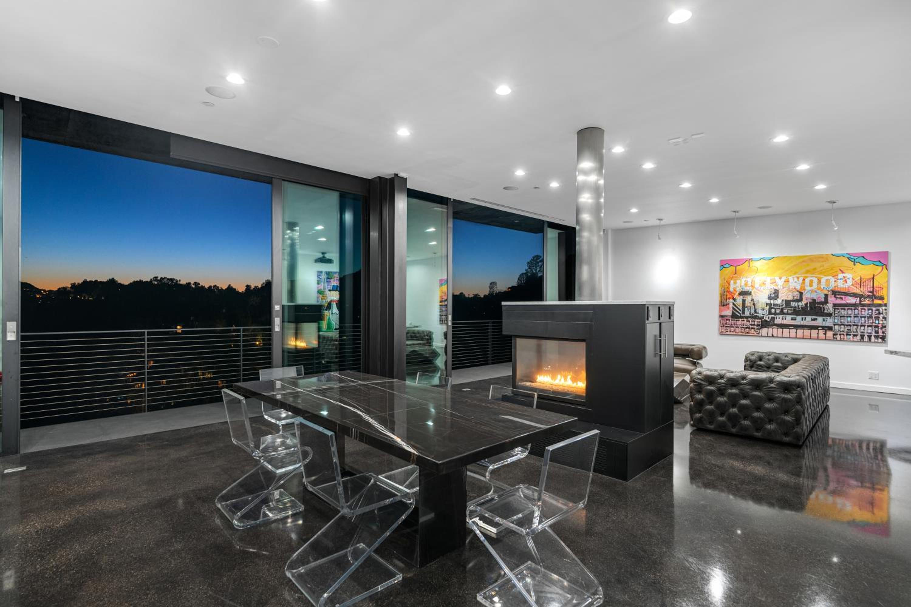 Architectural Masterpiece With Panoramic Views