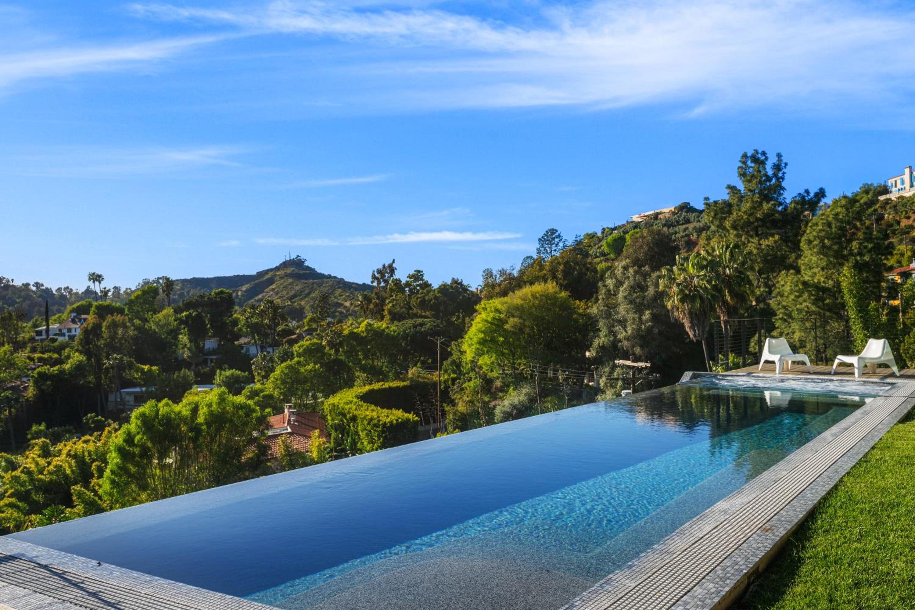 Architectural Masterpiece With Panoramic Views