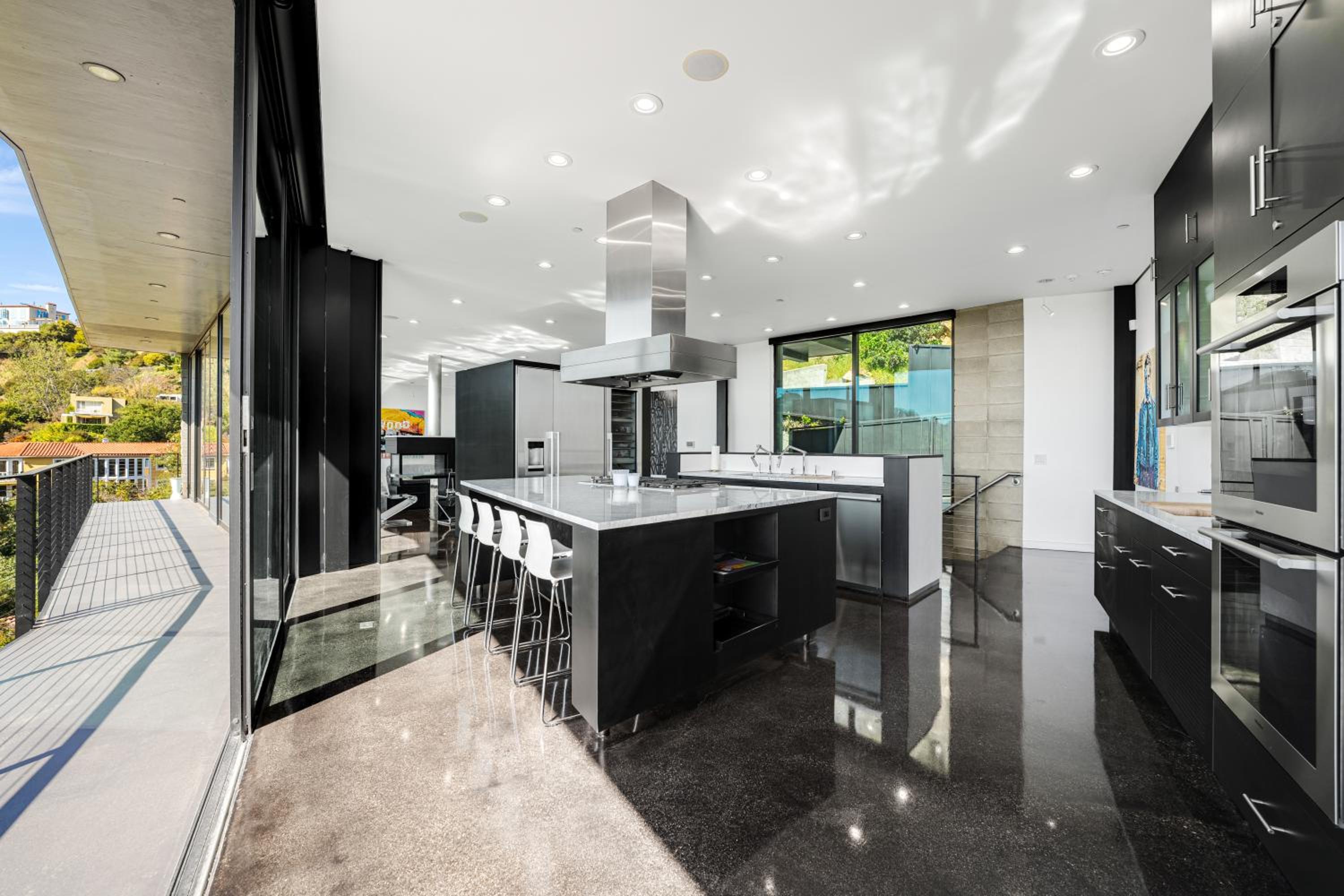 Architectural Masterpiece With Panoramic Views
