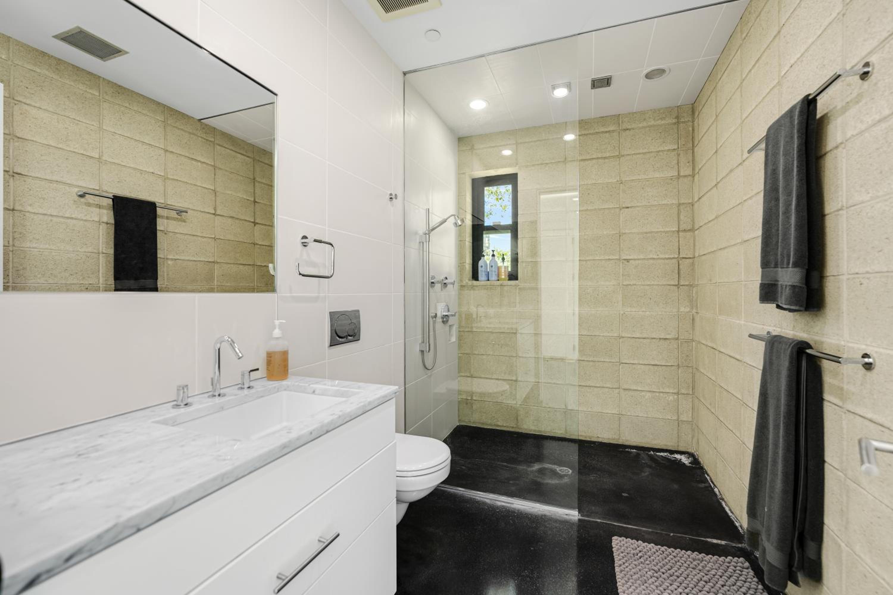 Architectural Masterpiece With Panoramic Views