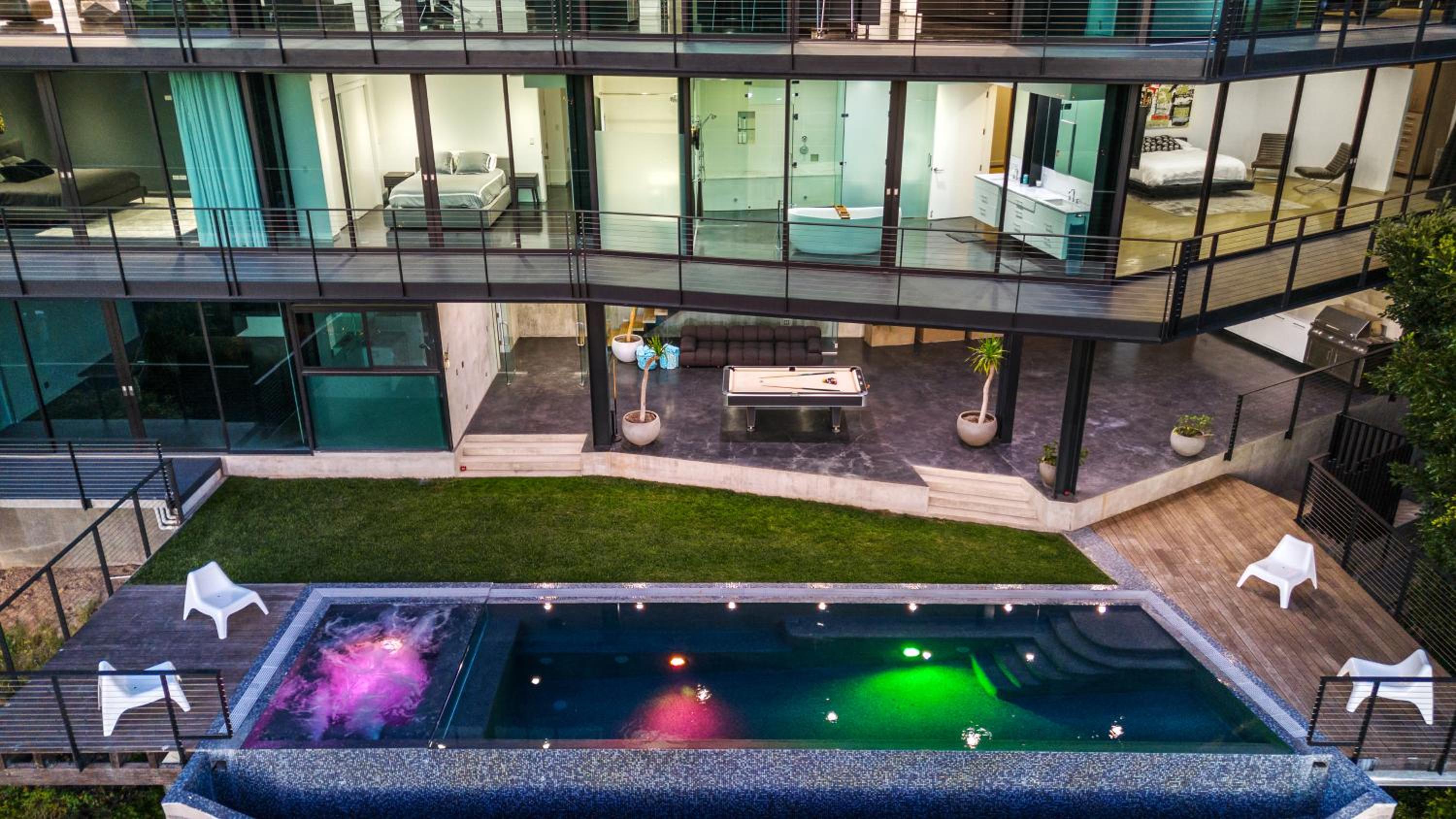 Architectural Masterpiece With Panoramic Views