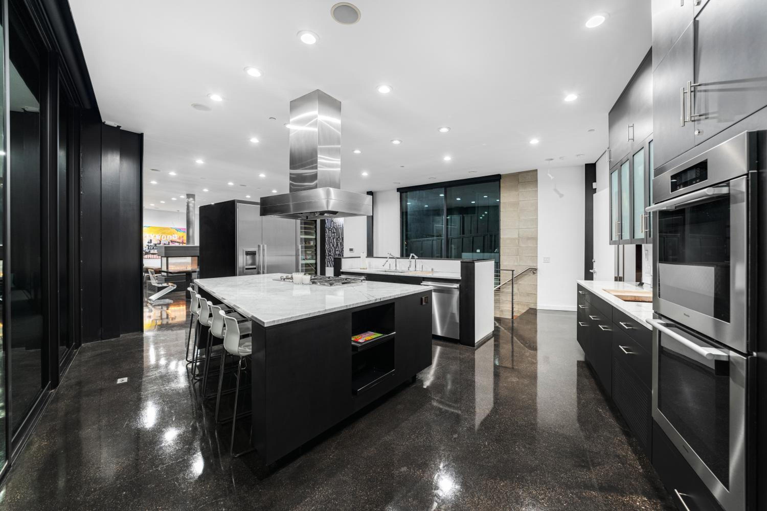 Architectural Masterpiece With Panoramic Views