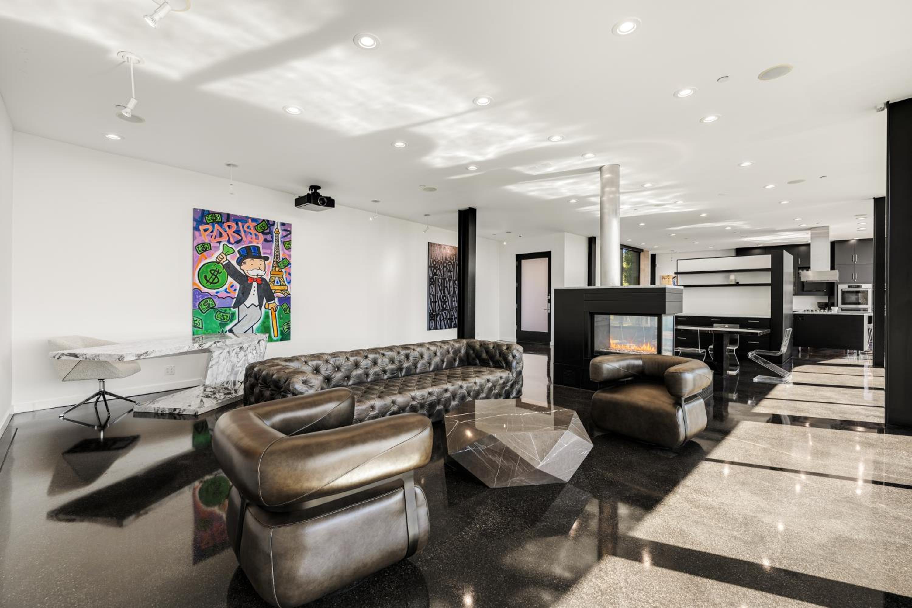 Architectural Masterpiece With Panoramic Views