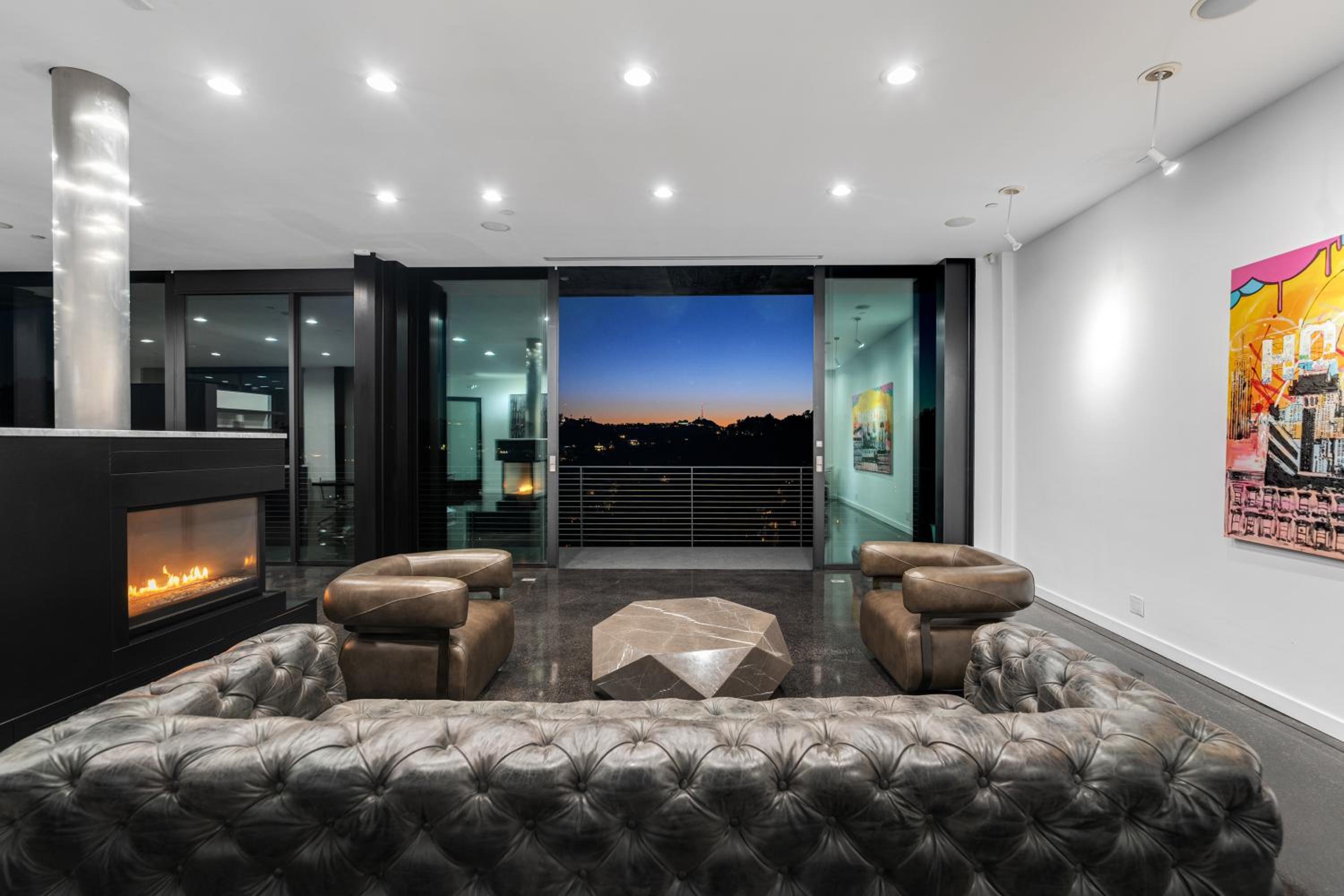 Architectural Masterpiece With Panoramic Views