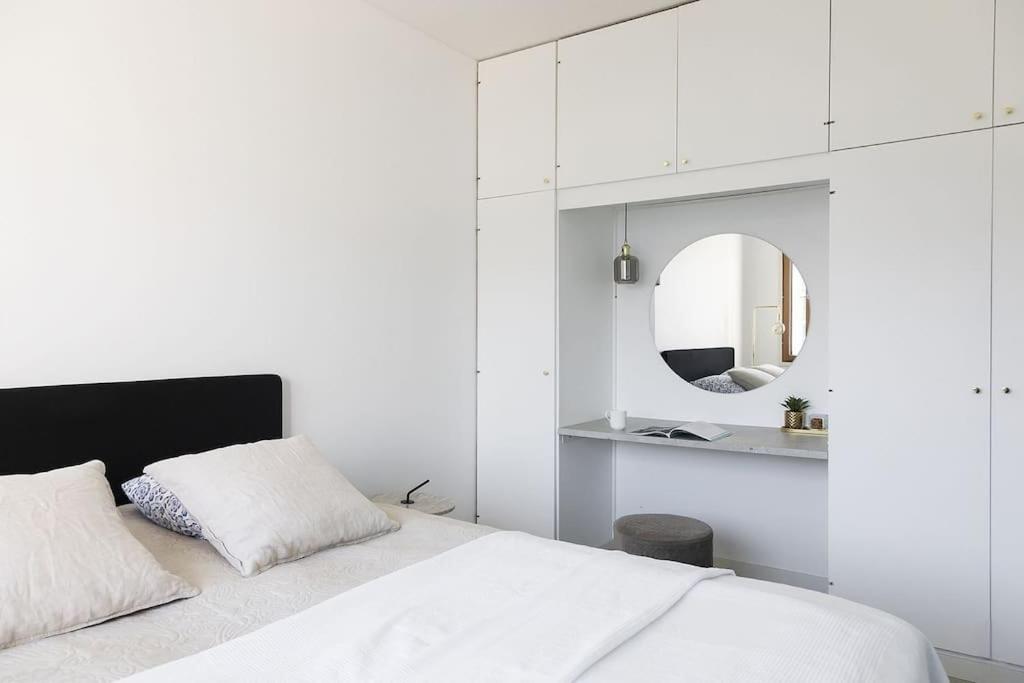 Modern two bedroom apartment near Sello, free parking