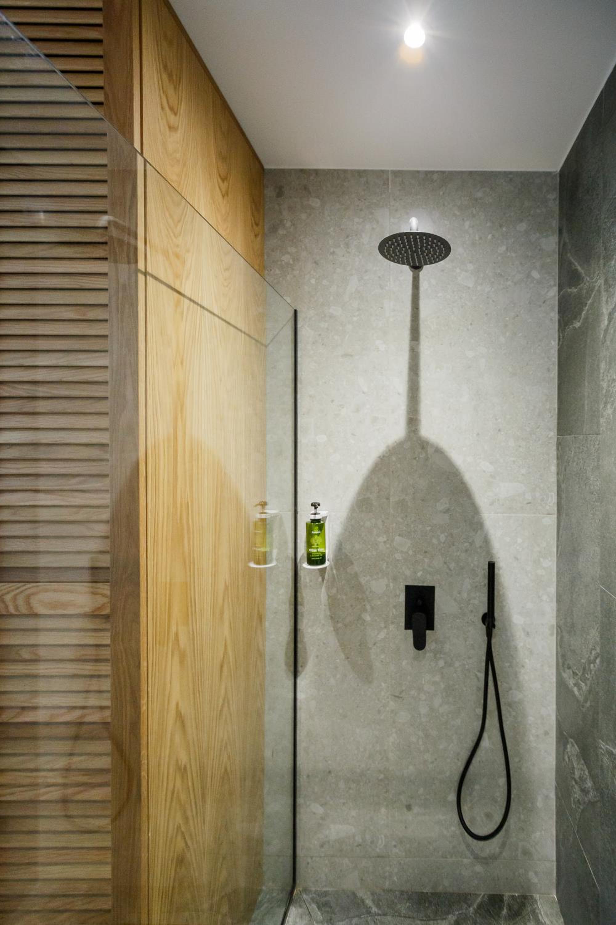 Theros Luxury Suites