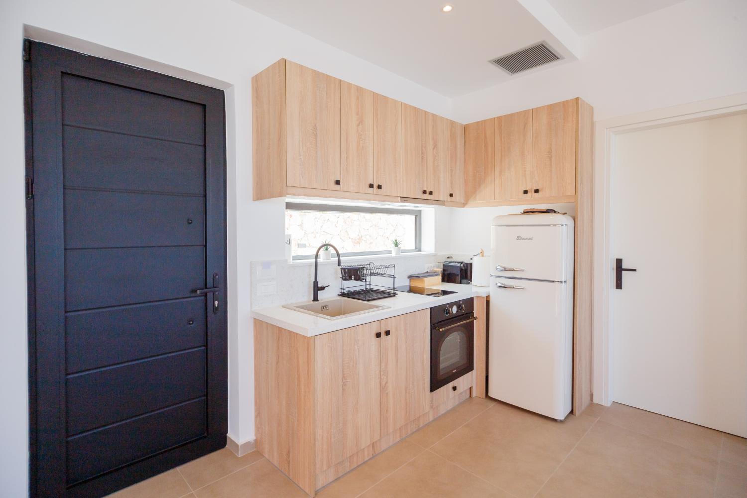 Theros Luxury Suites