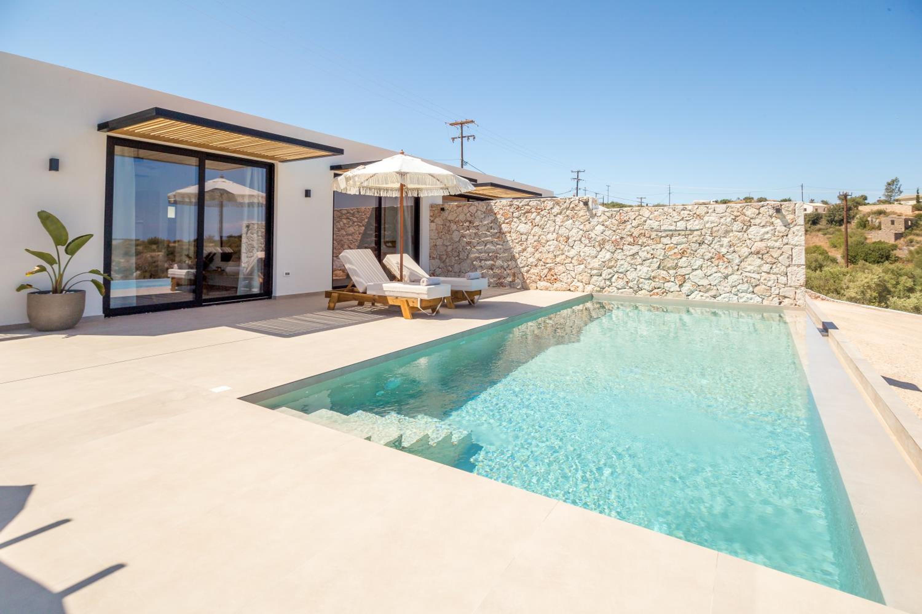 Theros Luxury Suites